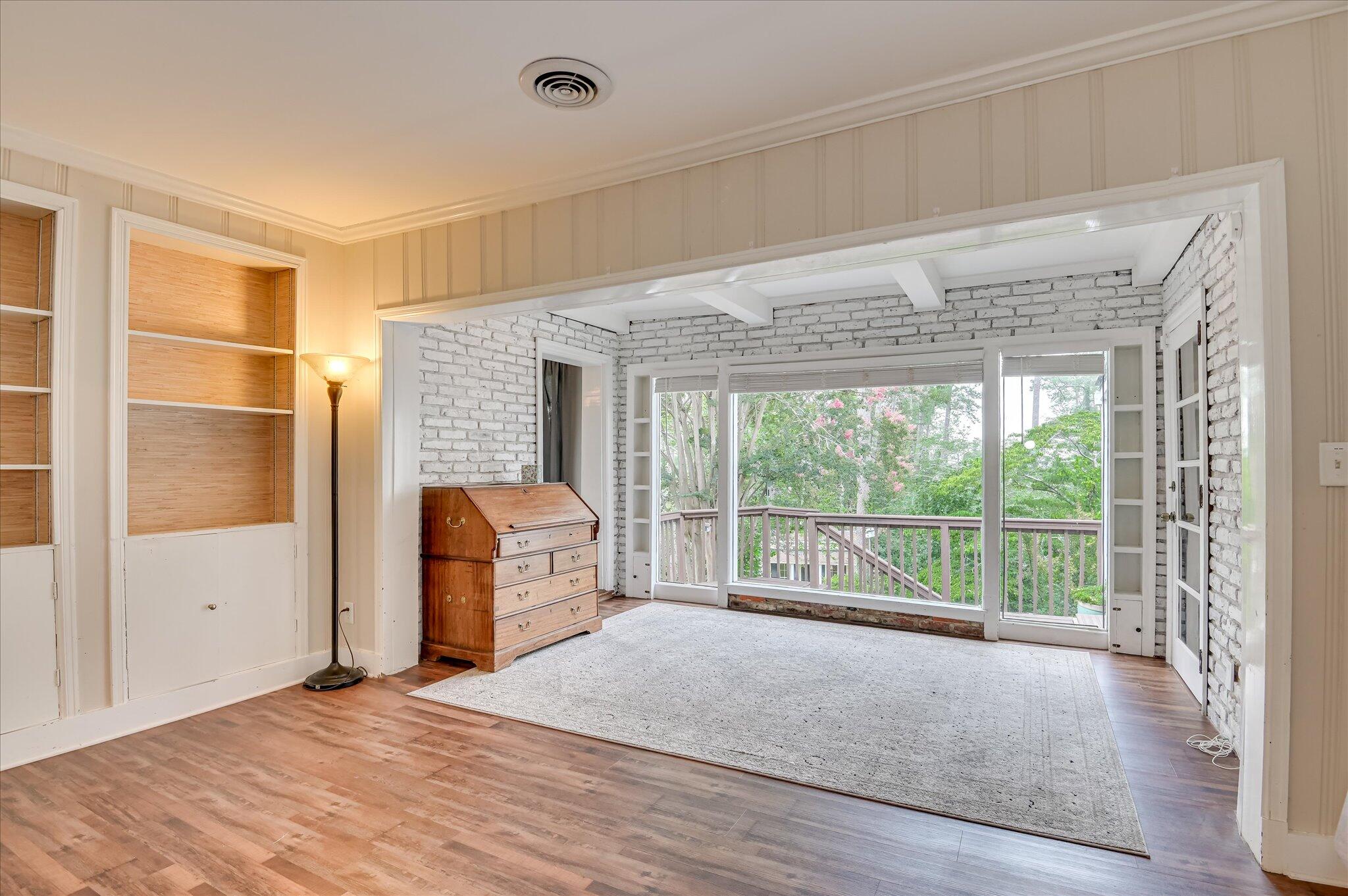 3043 Lake Forest Drive