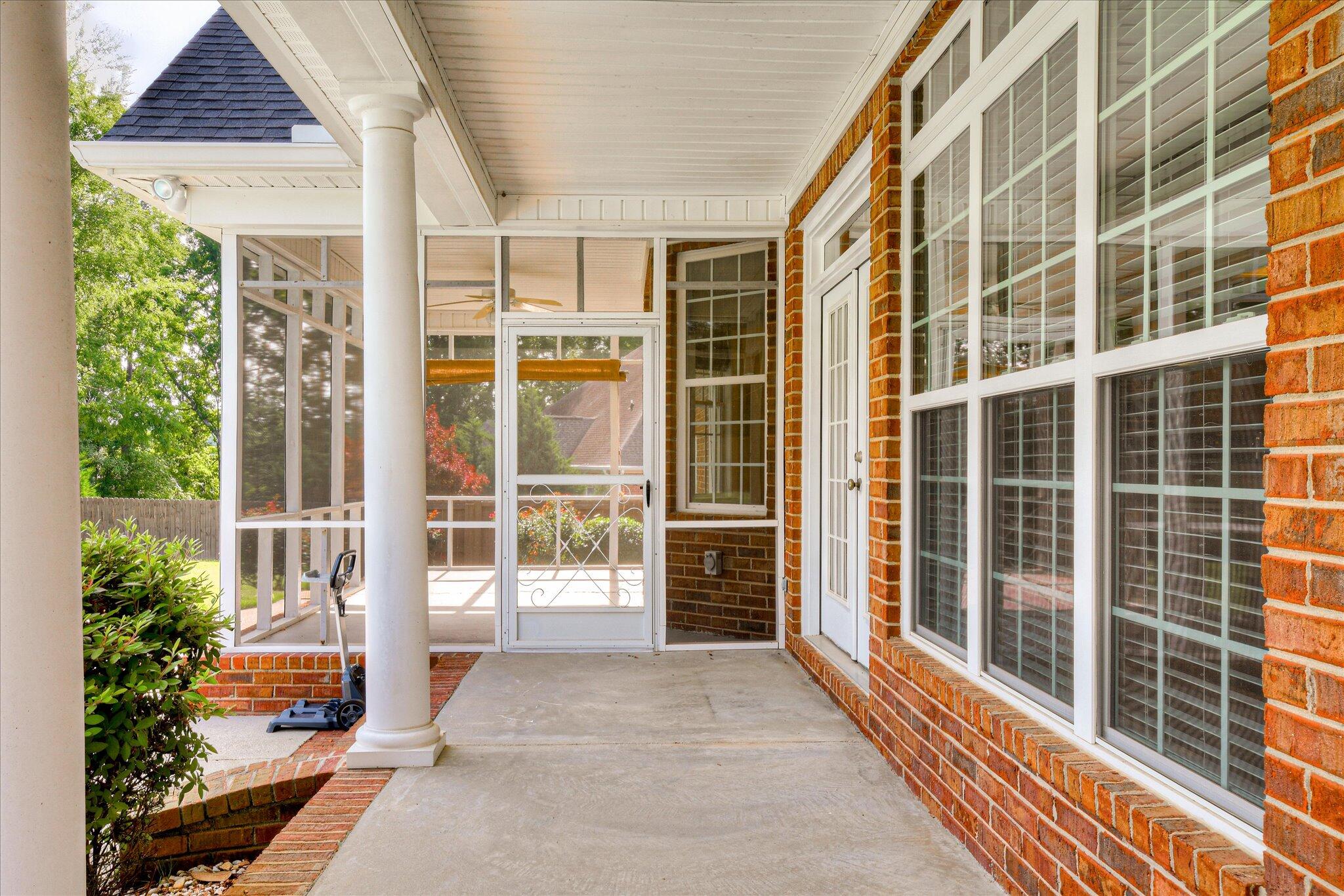 1459 Knob Hill Circle
