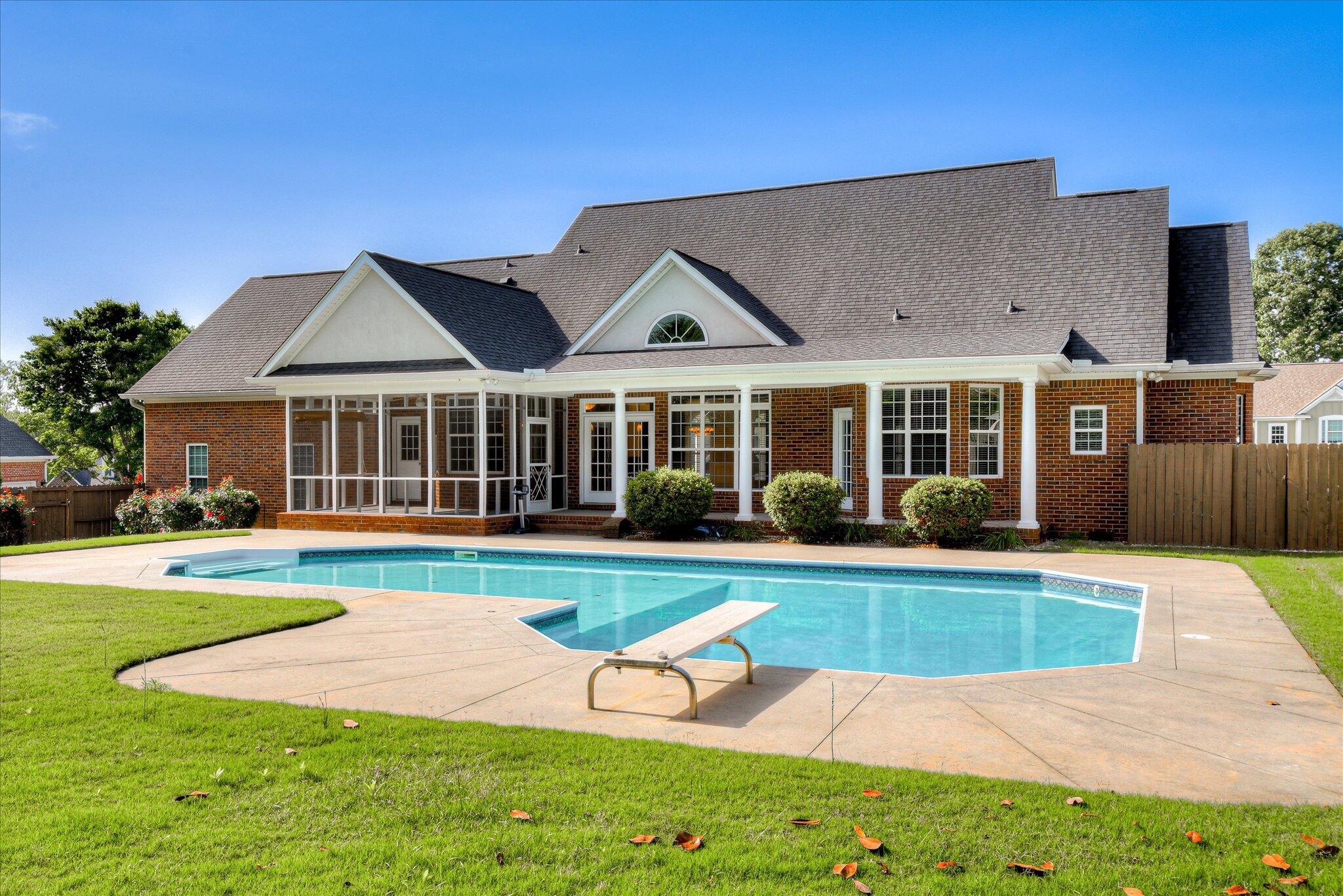 1459 Knob Hill Circle