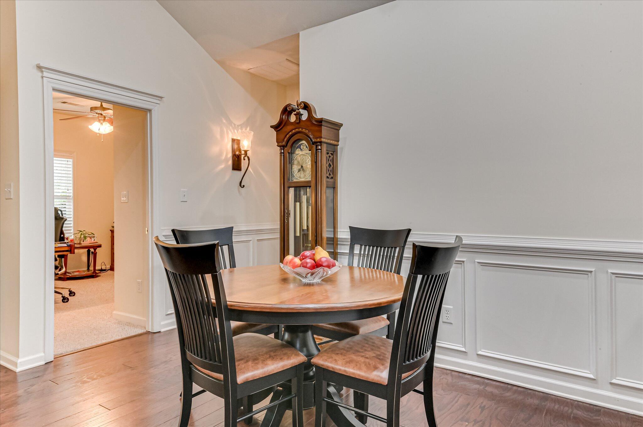 2502 Amberley Pass
