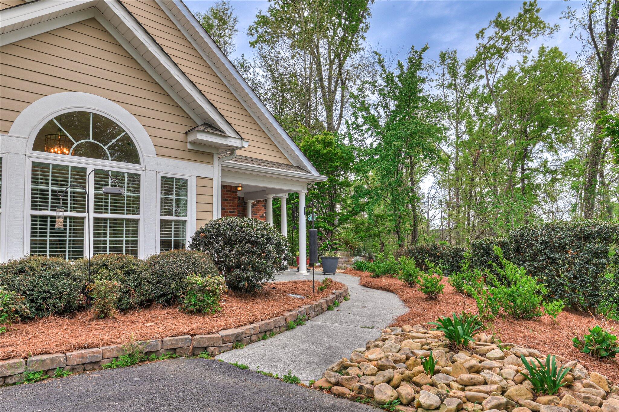 2502 Amberley Pass