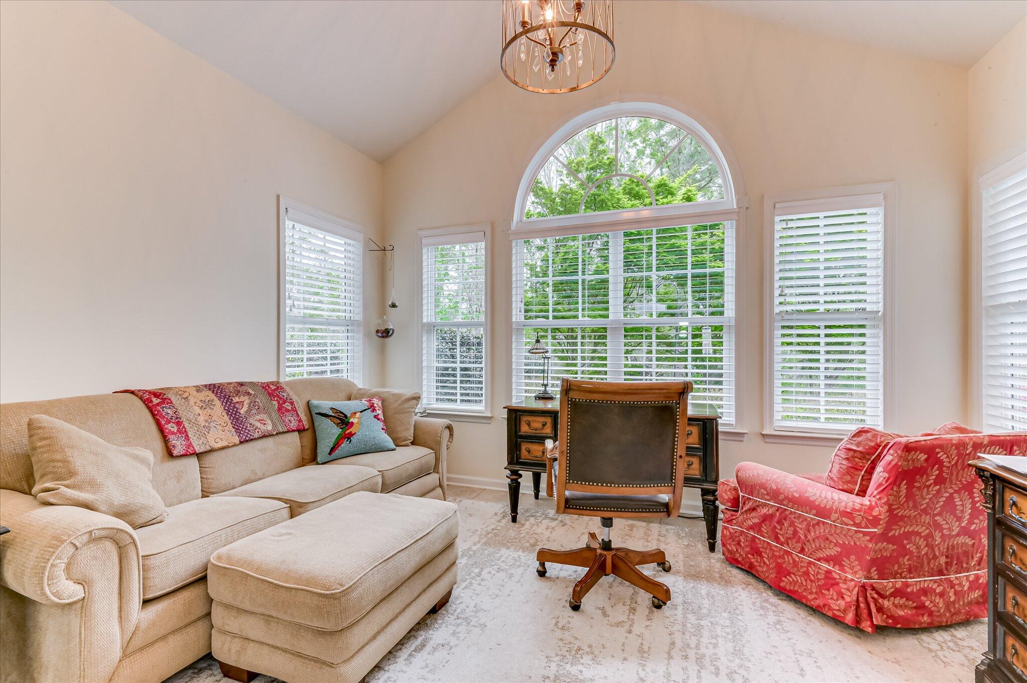 2502 Amberley Pass