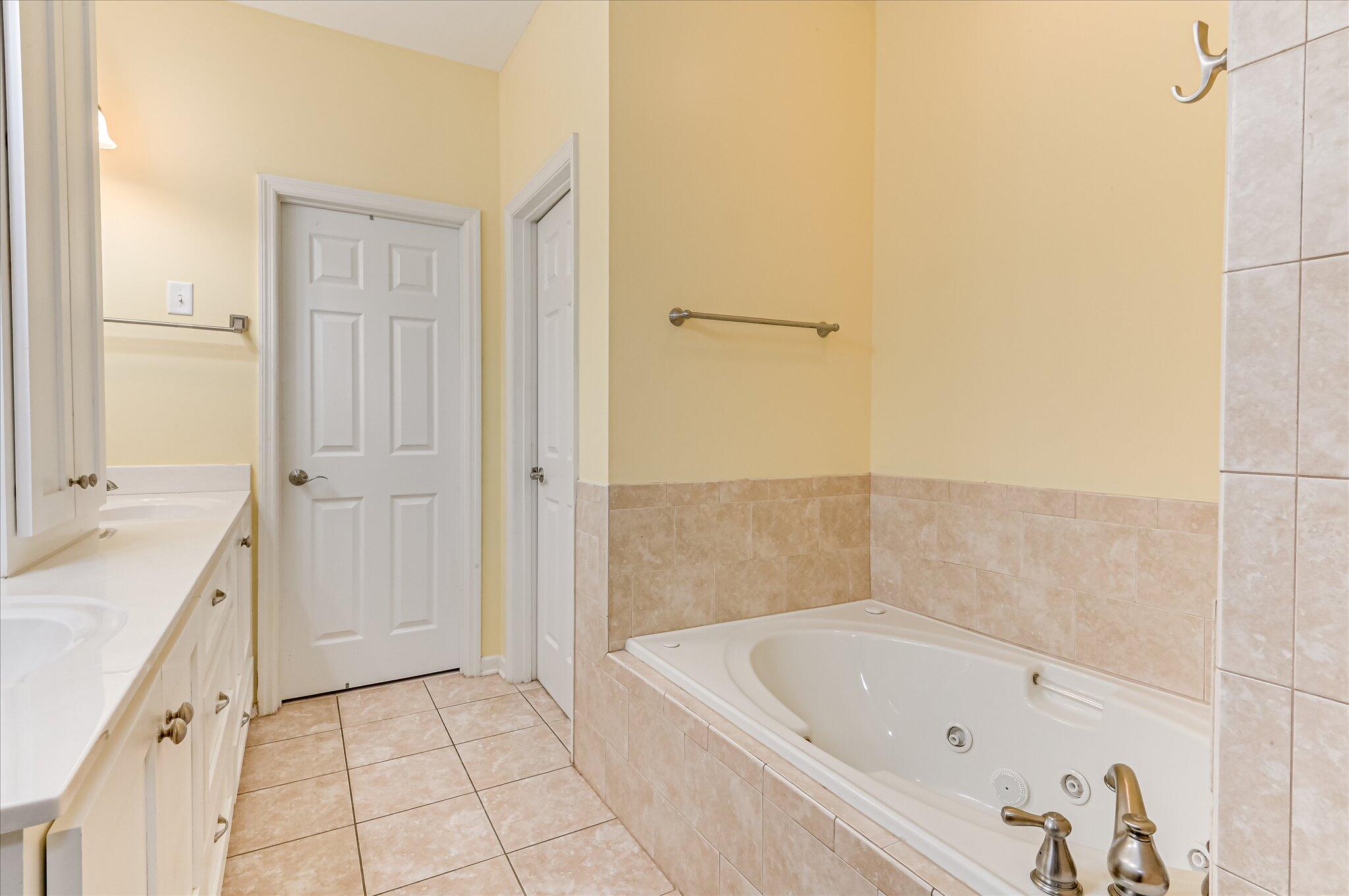 2502 Amberley Pass