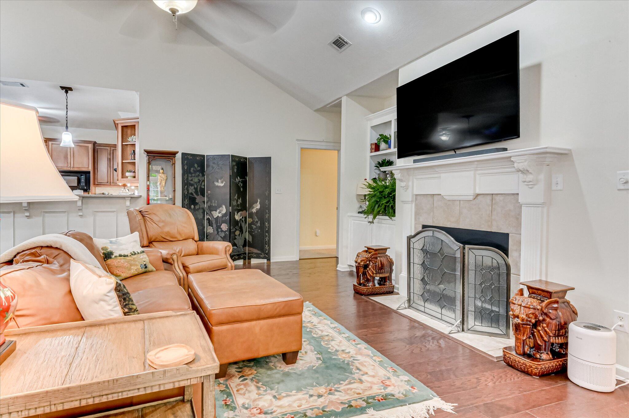 2502 Amberley Pass