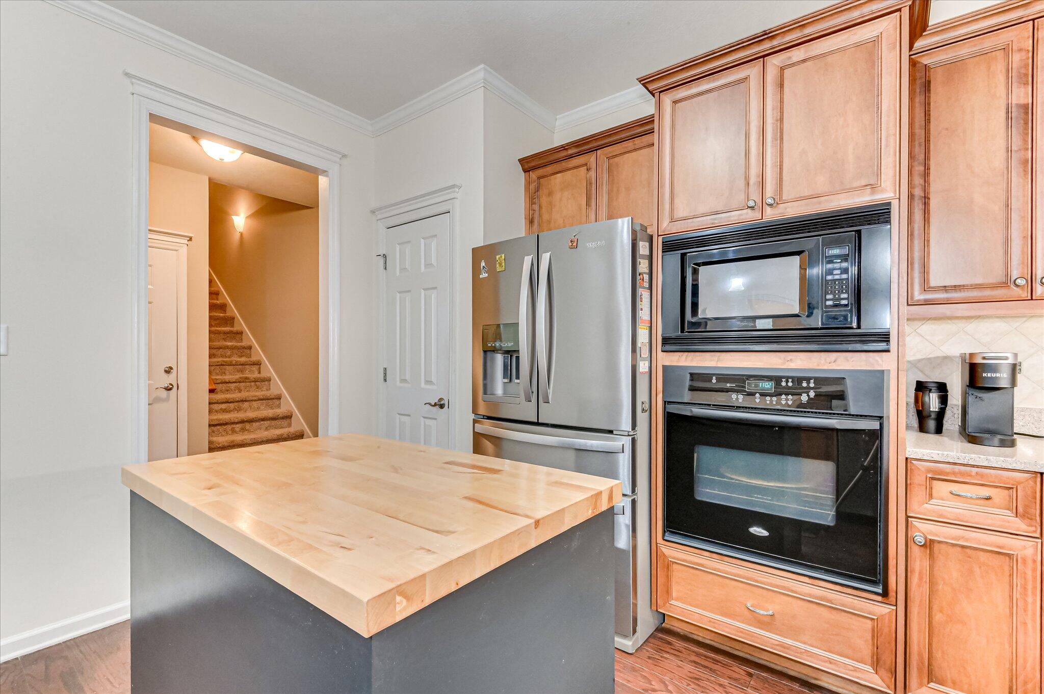 2502 Amberley Pass