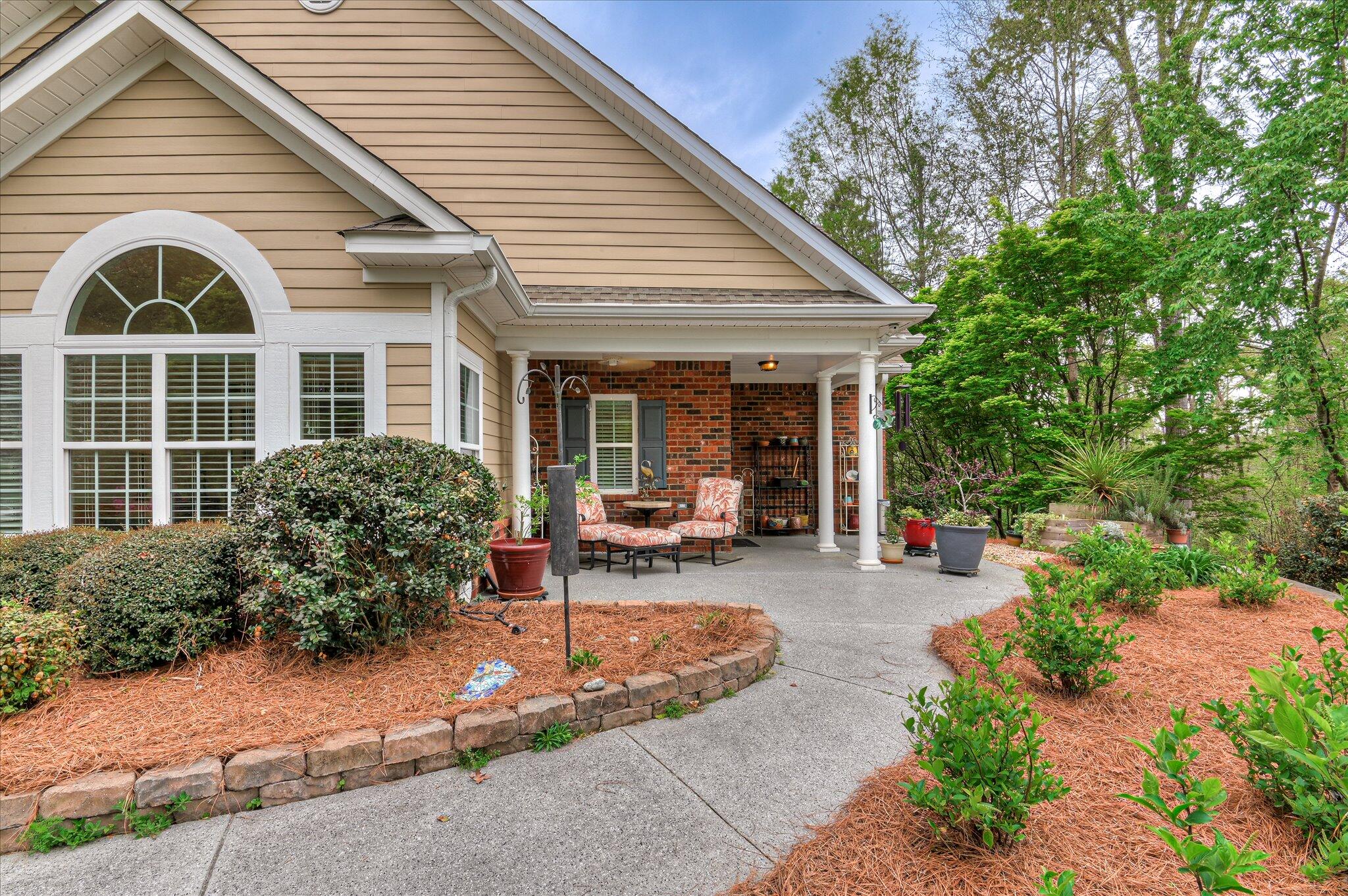 2502 Amberley Pass