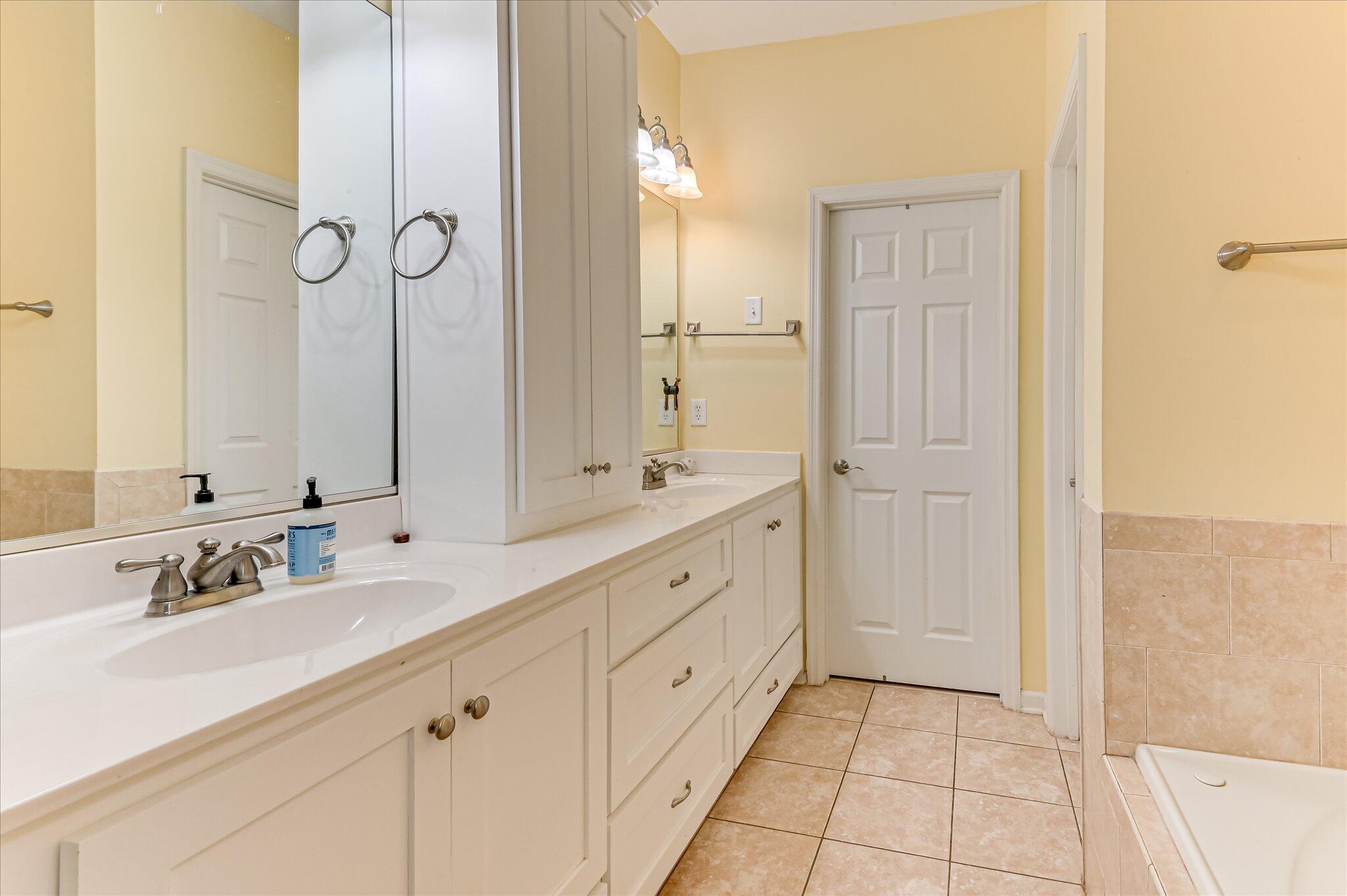 2502 Amberley Pass