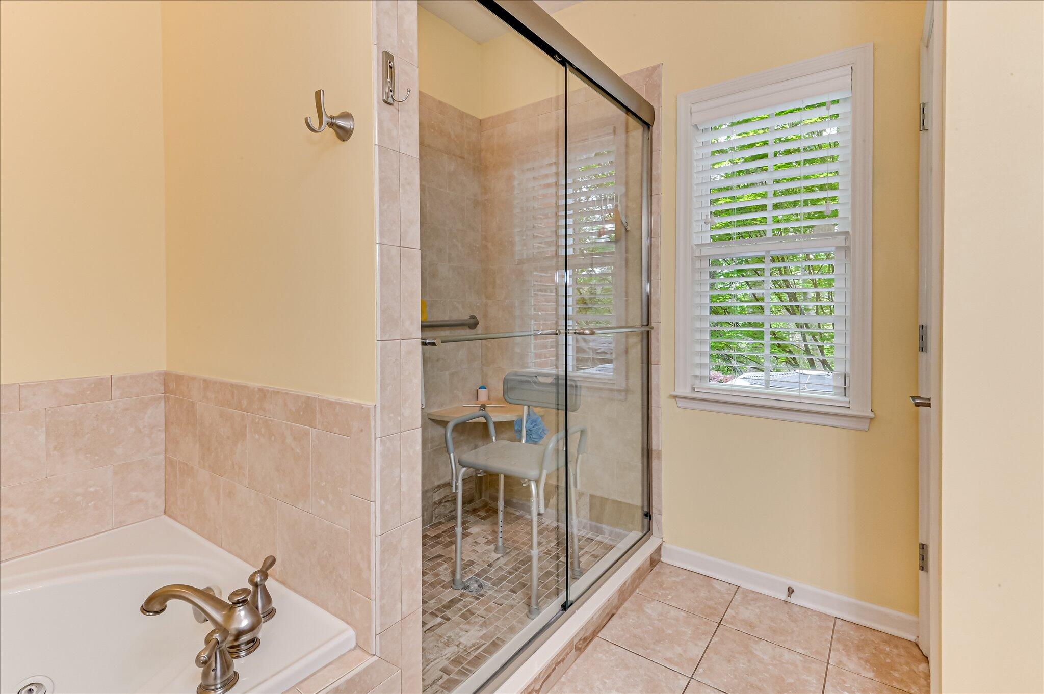 2502 Amberley Pass