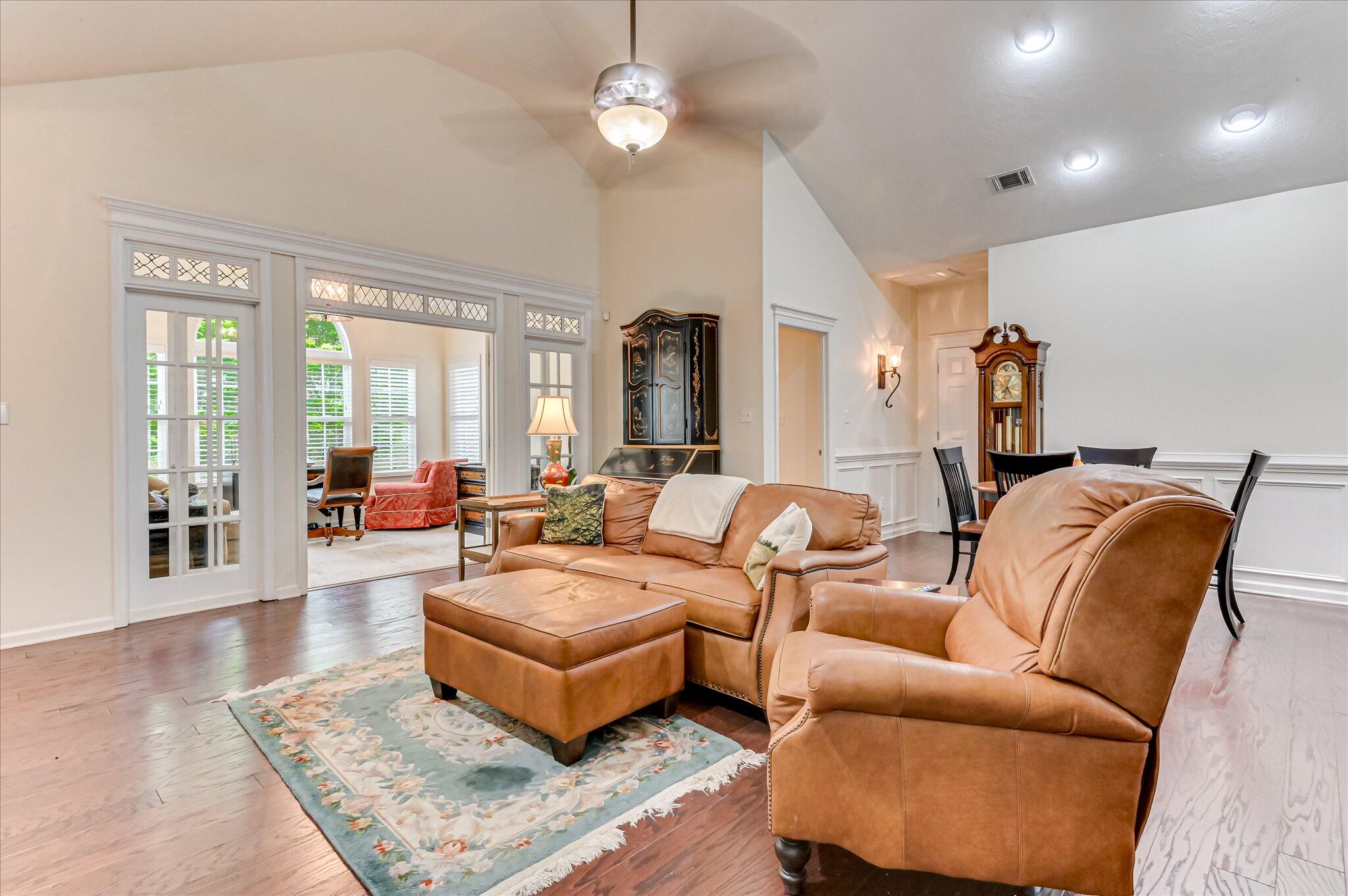 2502 Amberley Pass