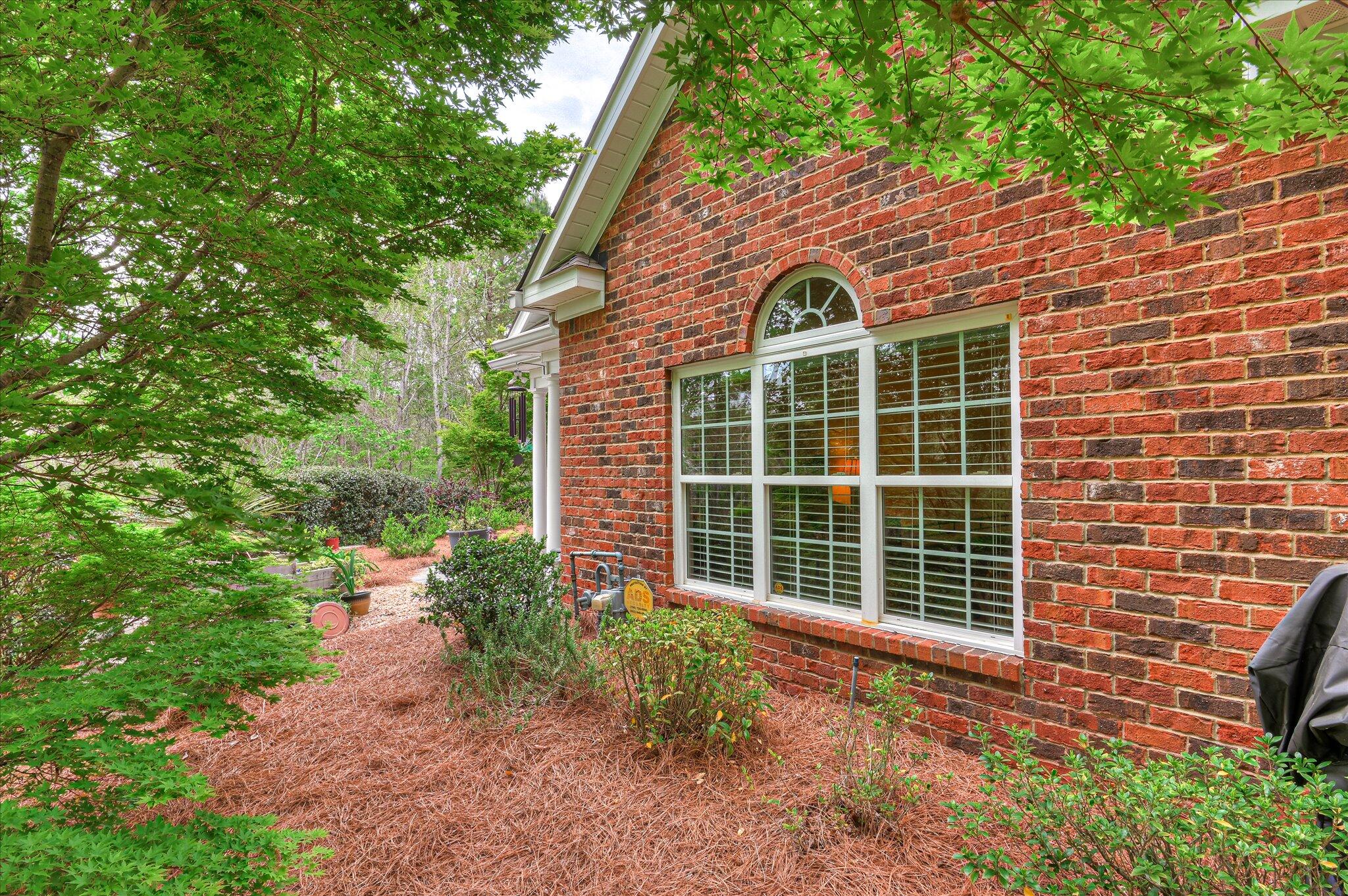 2502 Amberley Pass