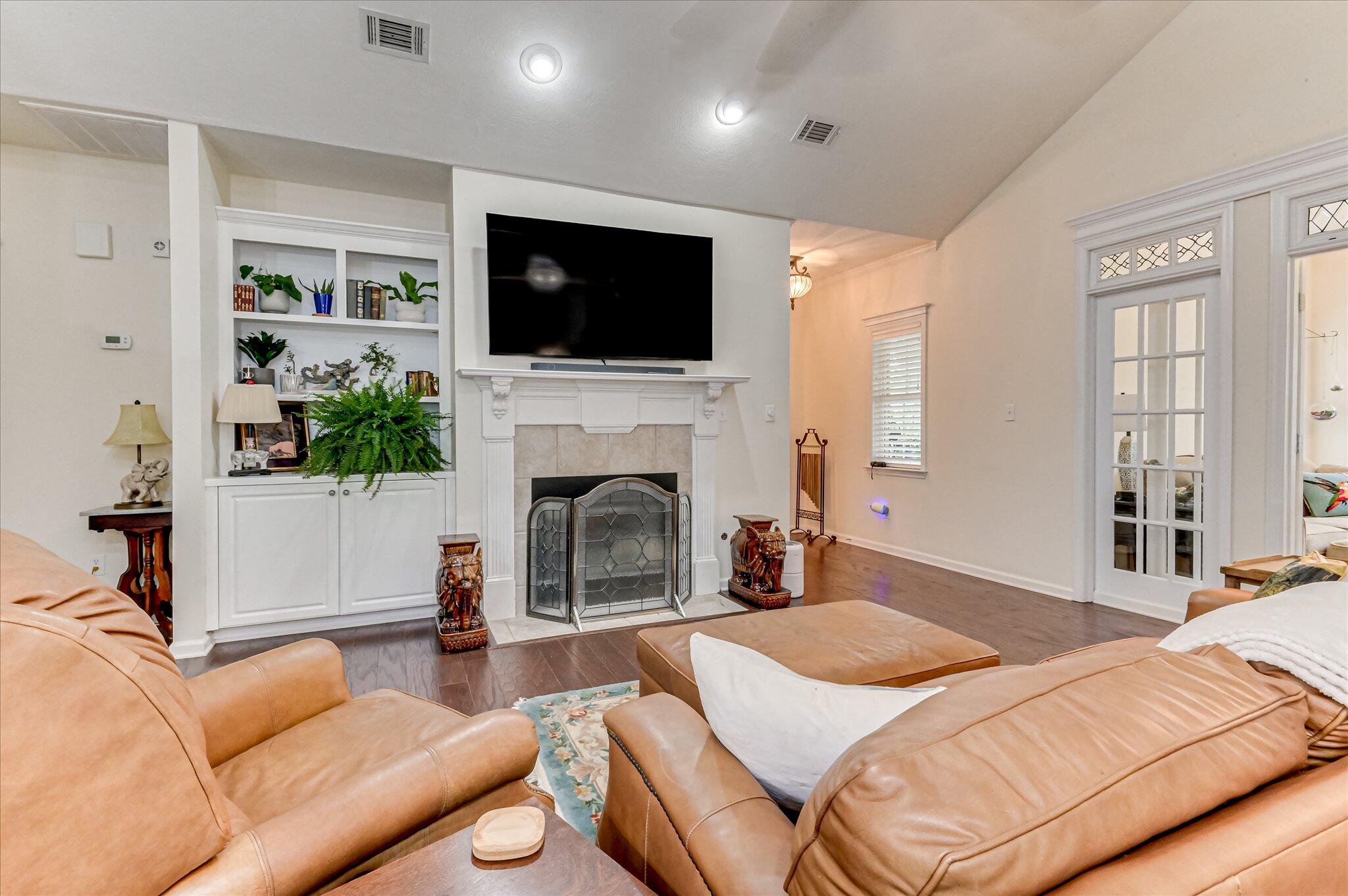 2502 Amberley Pass