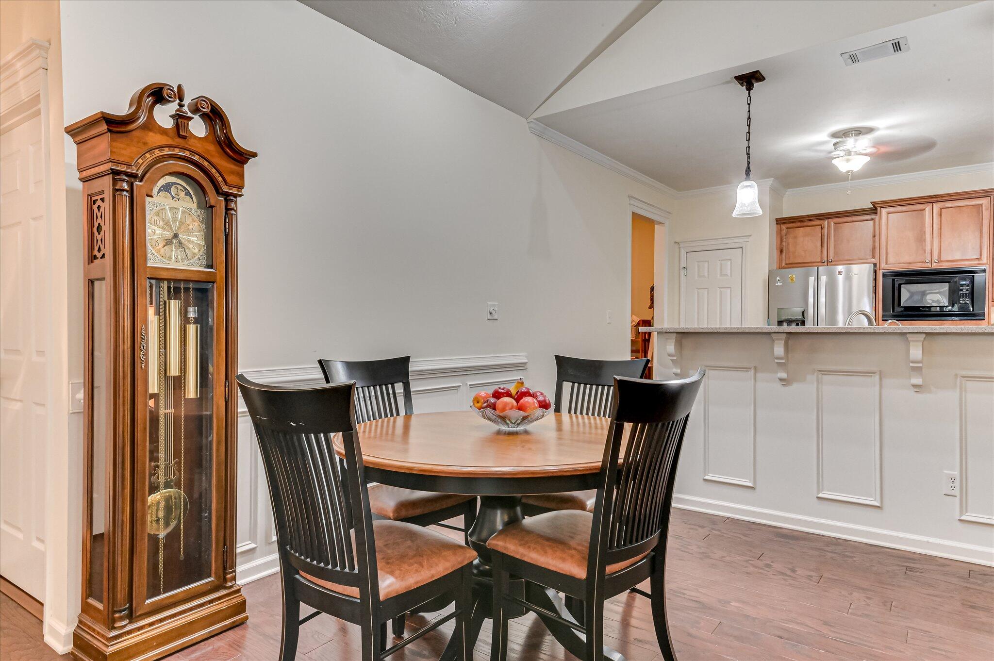 2502 Amberley Pass