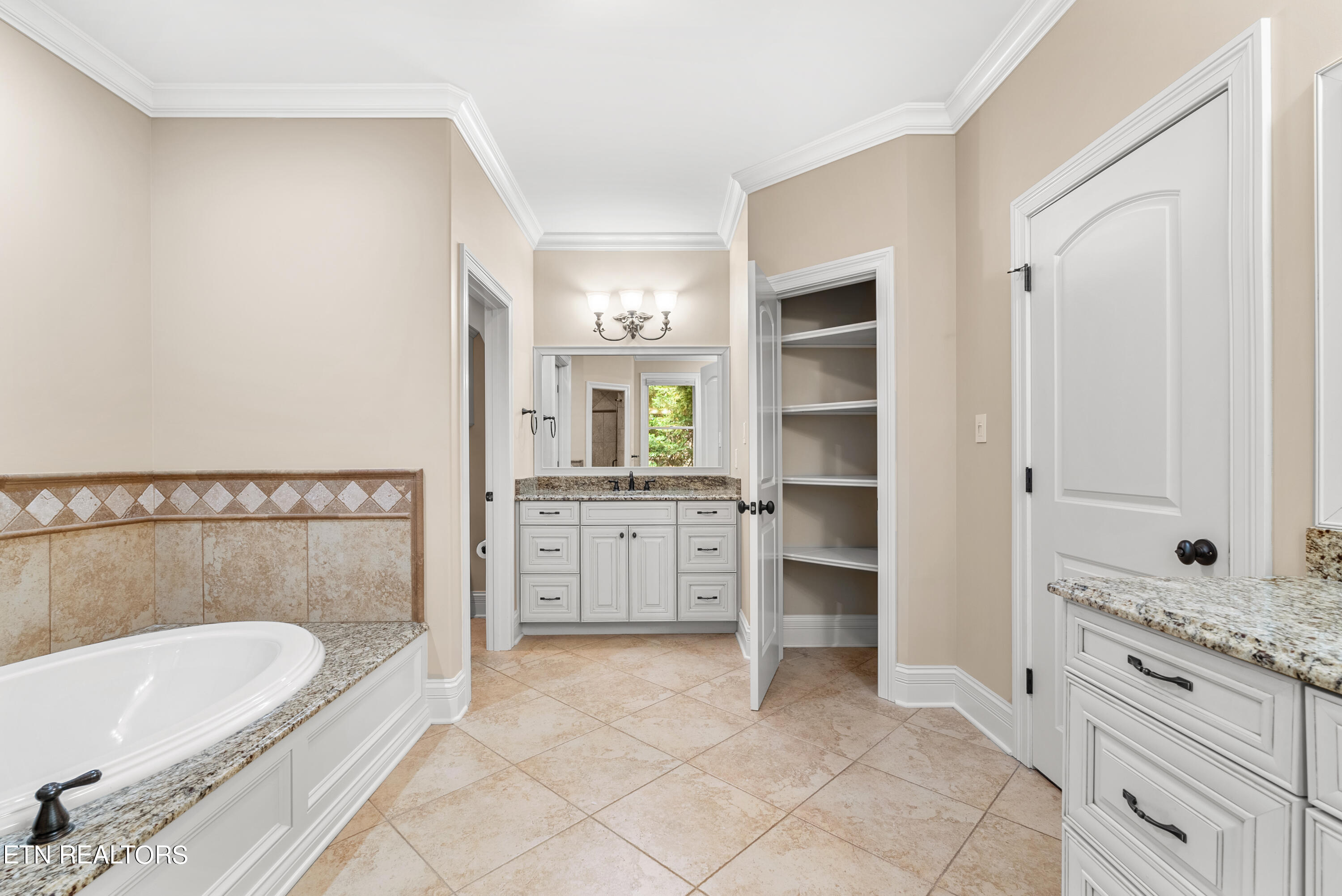 1516 Charlottesville Blvd