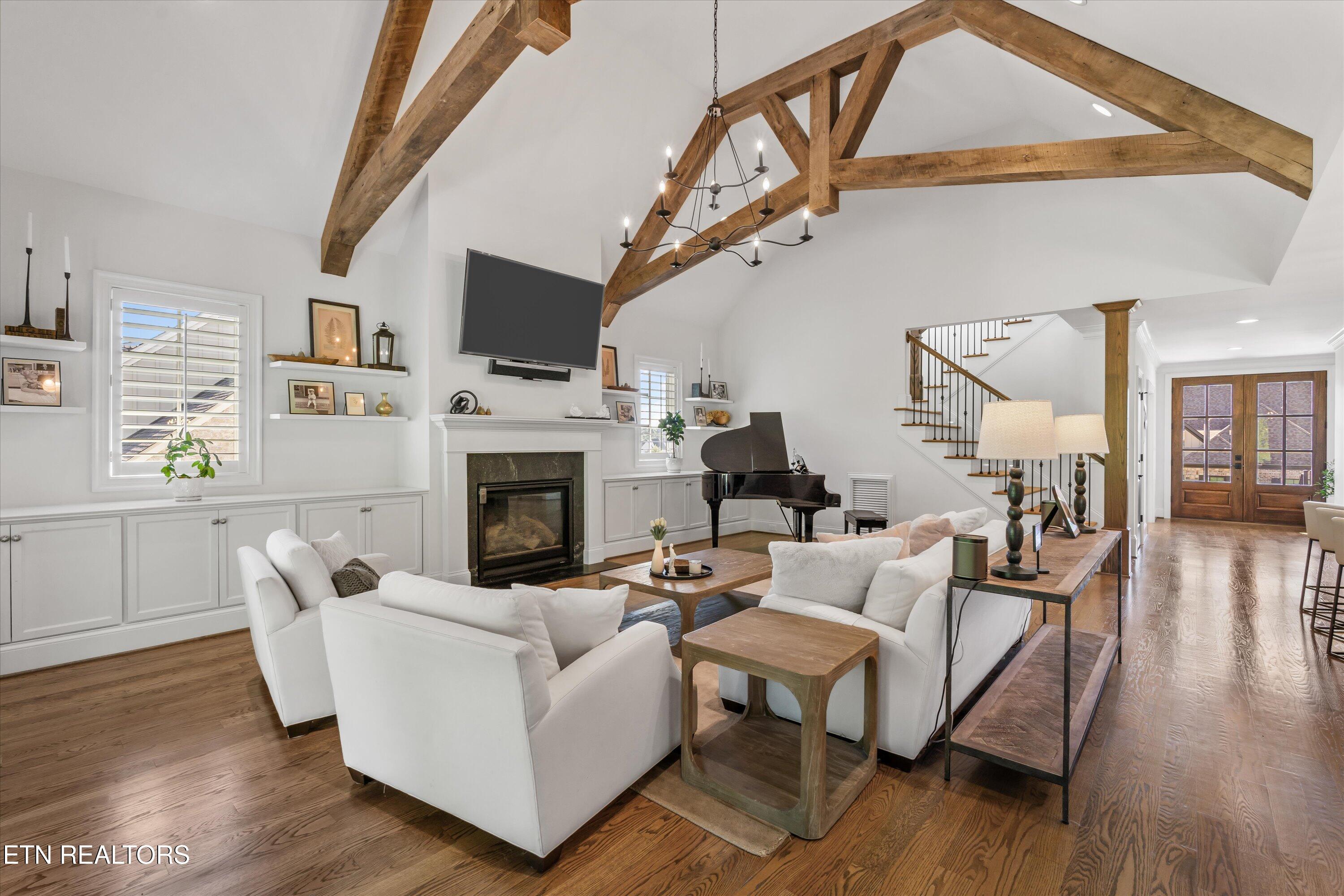 527 Larksong Drive