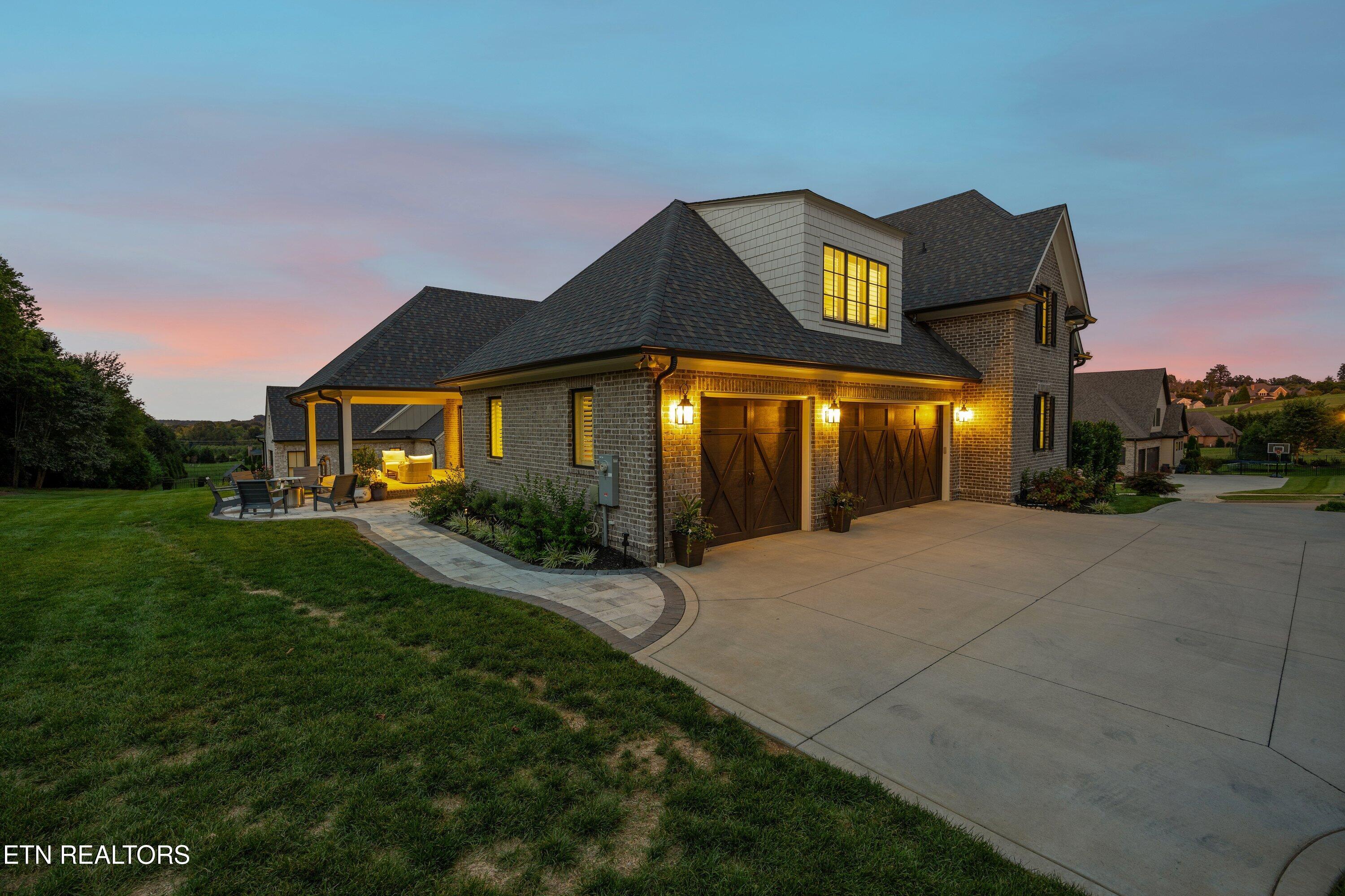 527 Larksong Drive