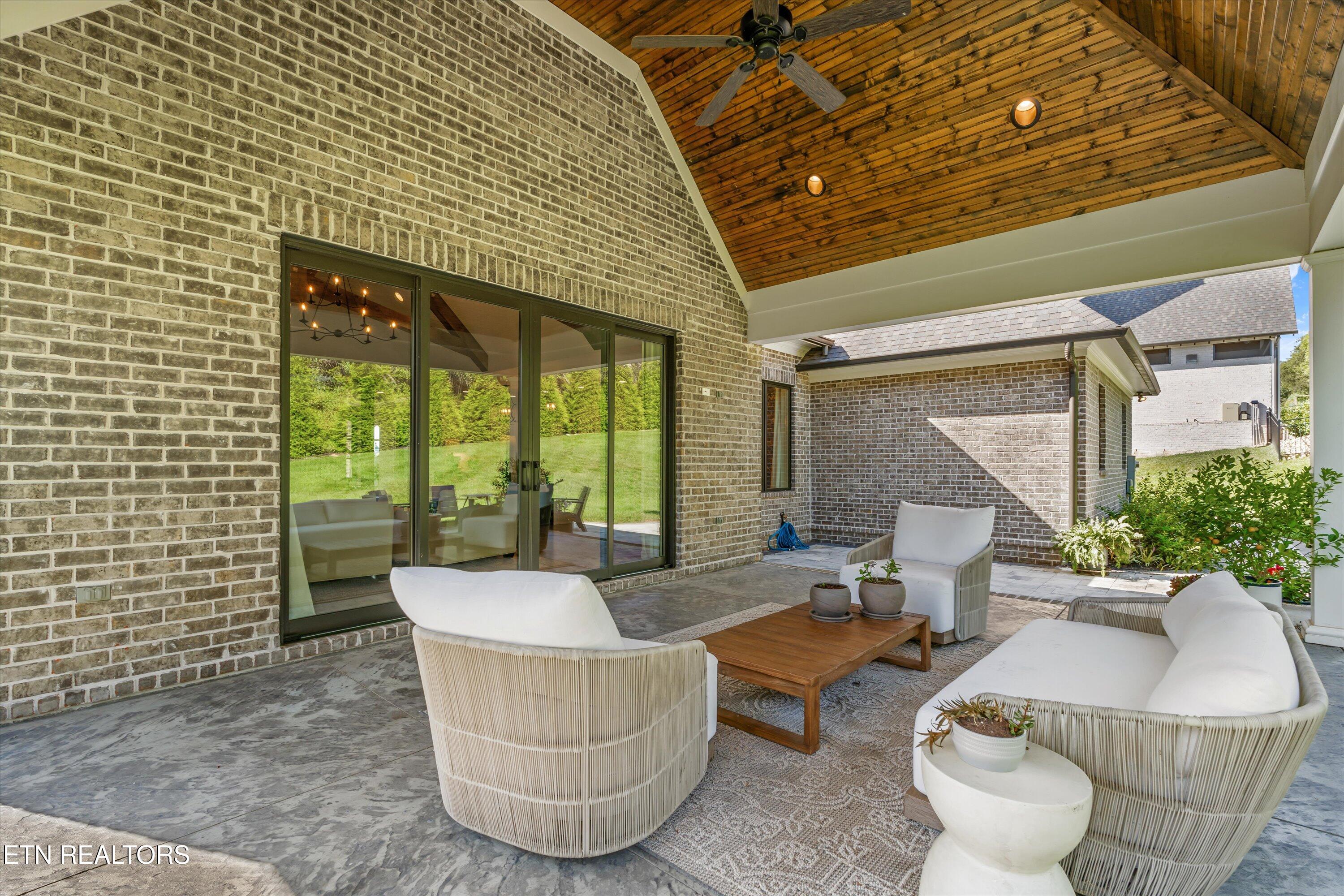 527 Larksong Drive