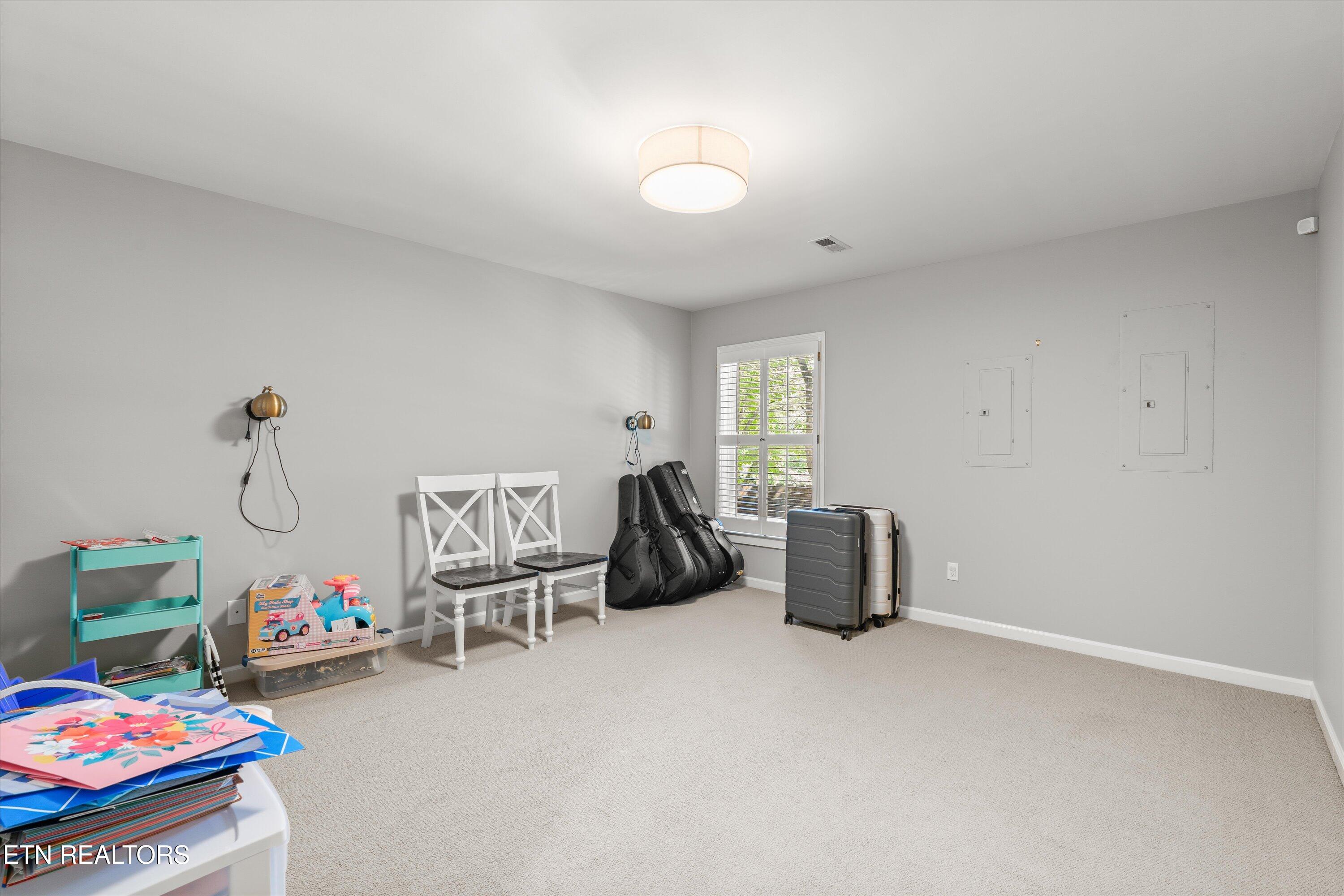 11919 Burnside Place