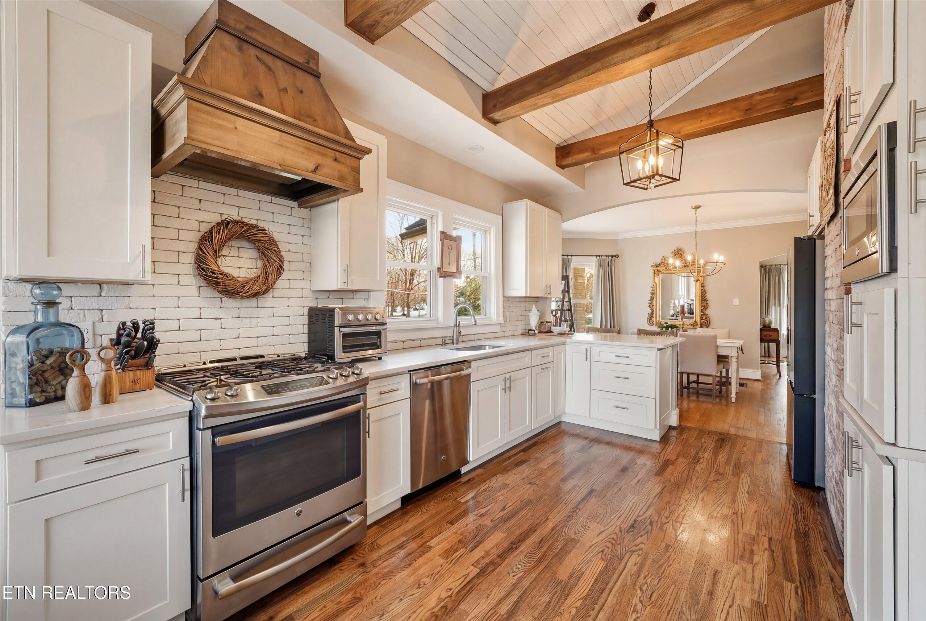 6911 Nubbin Ridge Drive