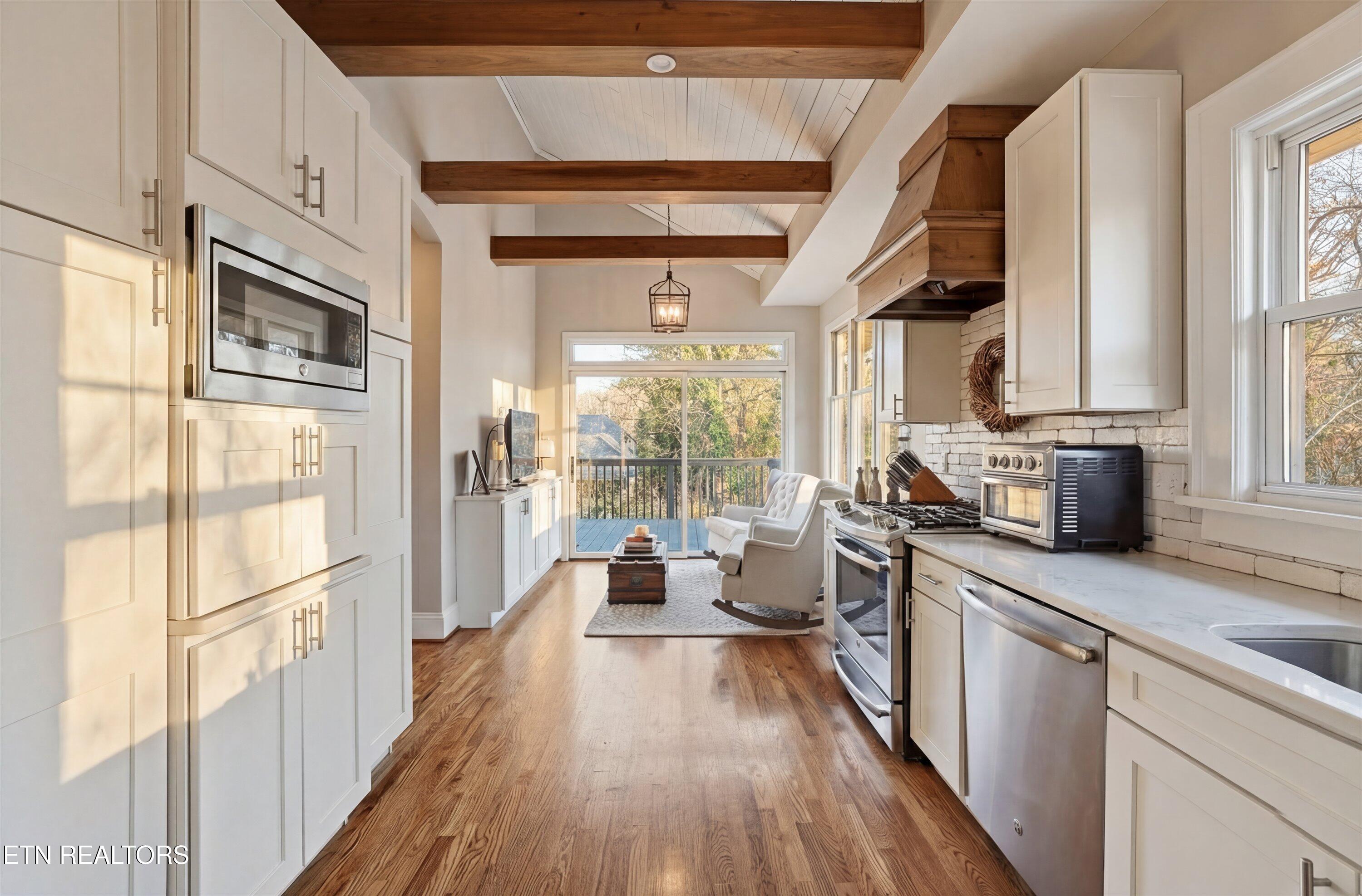 6911 Nubbin Ridge Drive