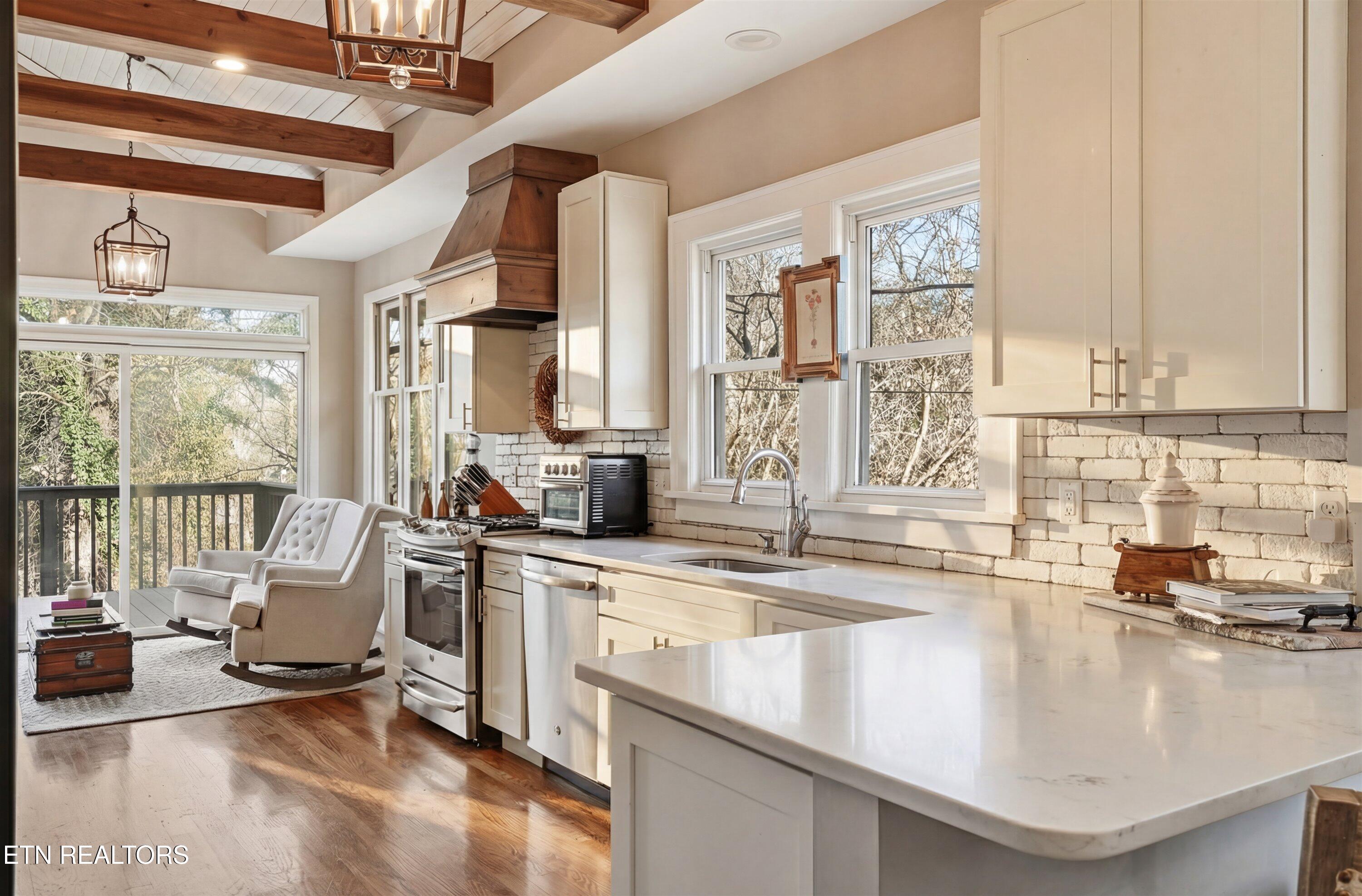 6911 Nubbin Ridge Drive