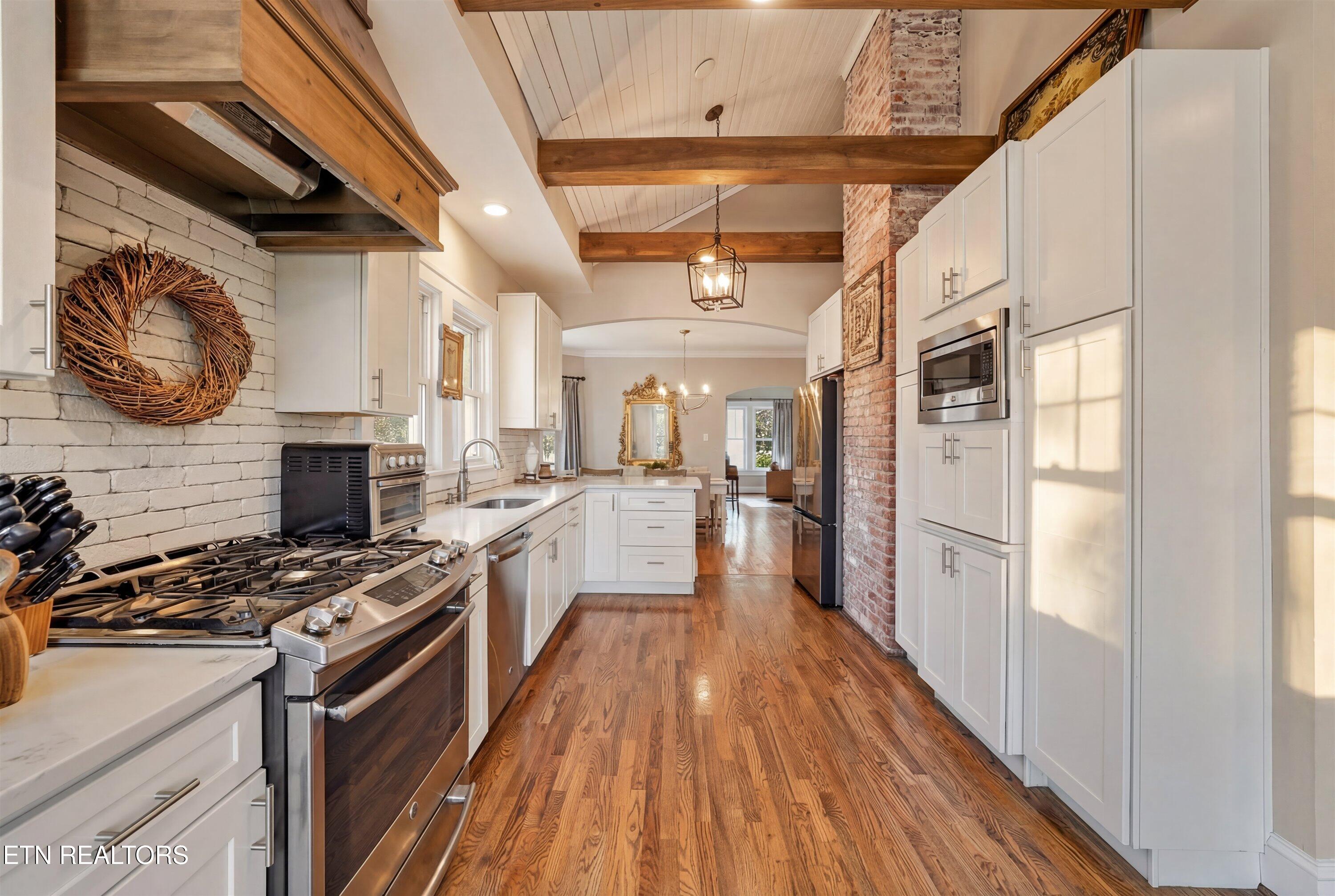 6911 Nubbin Ridge Drive