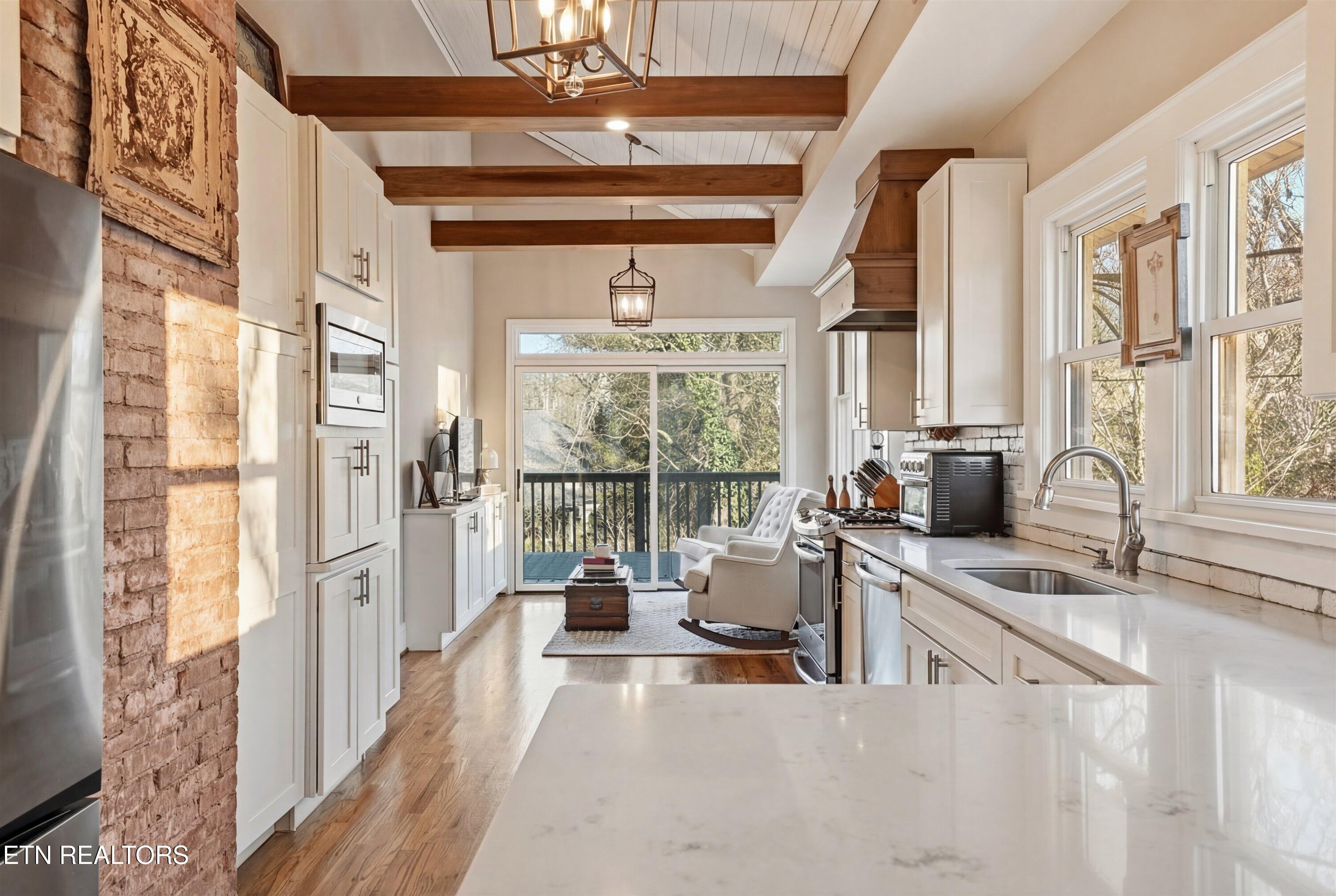 6911 Nubbin Ridge Drive