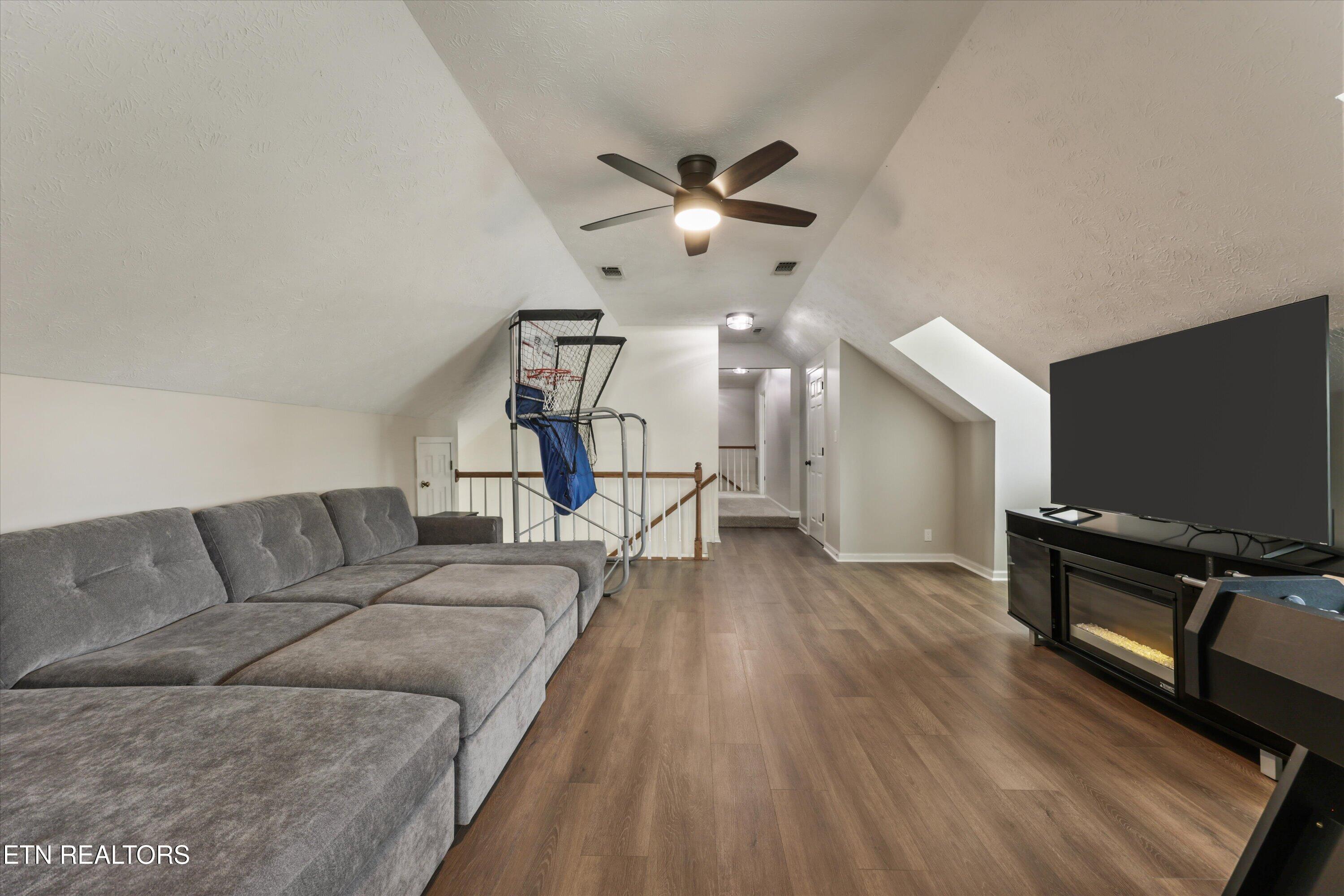 11901 Butternut Lane