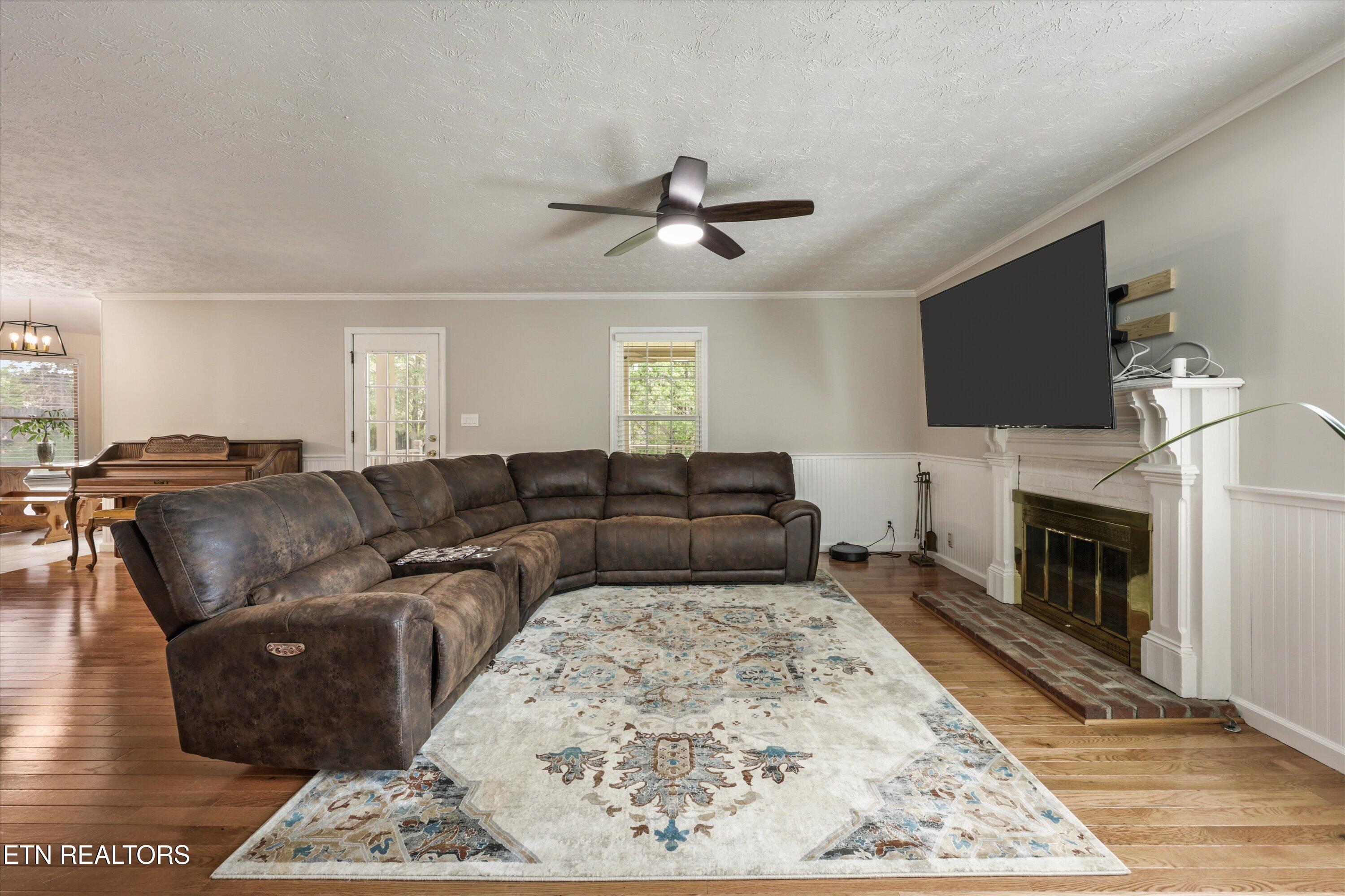 11901 Butternut Lane