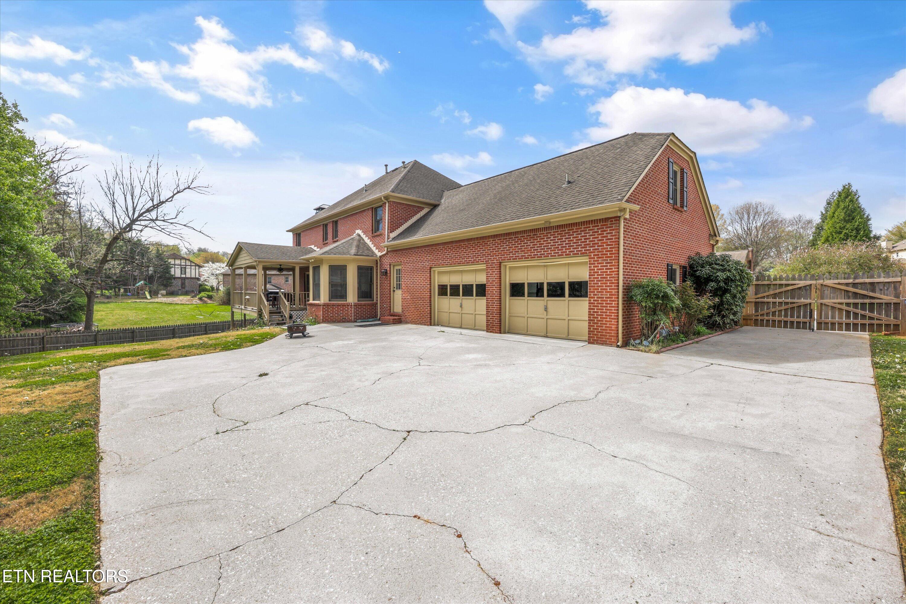 11901 Butternut Lane