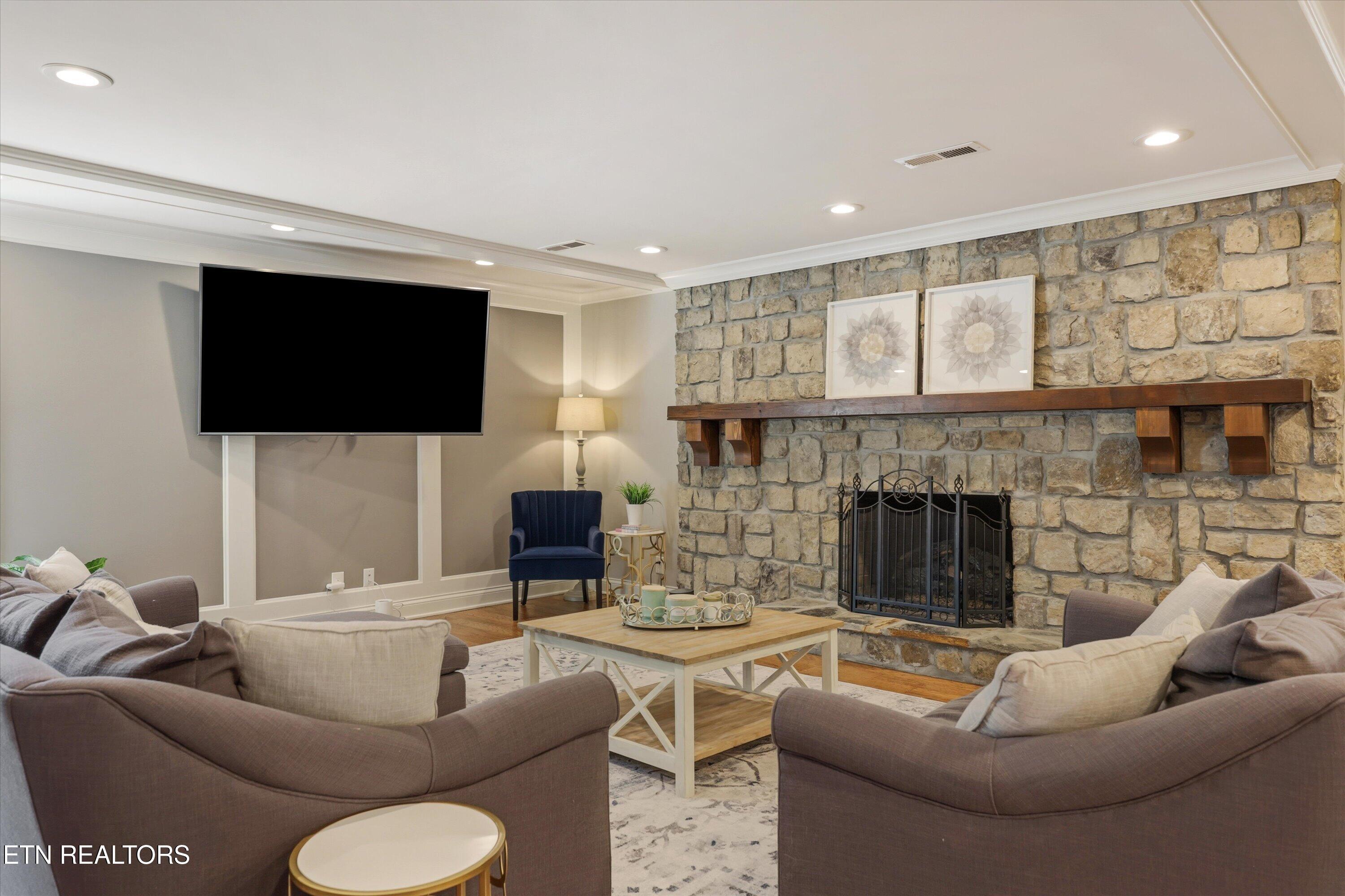 501 Crippled Mule Point