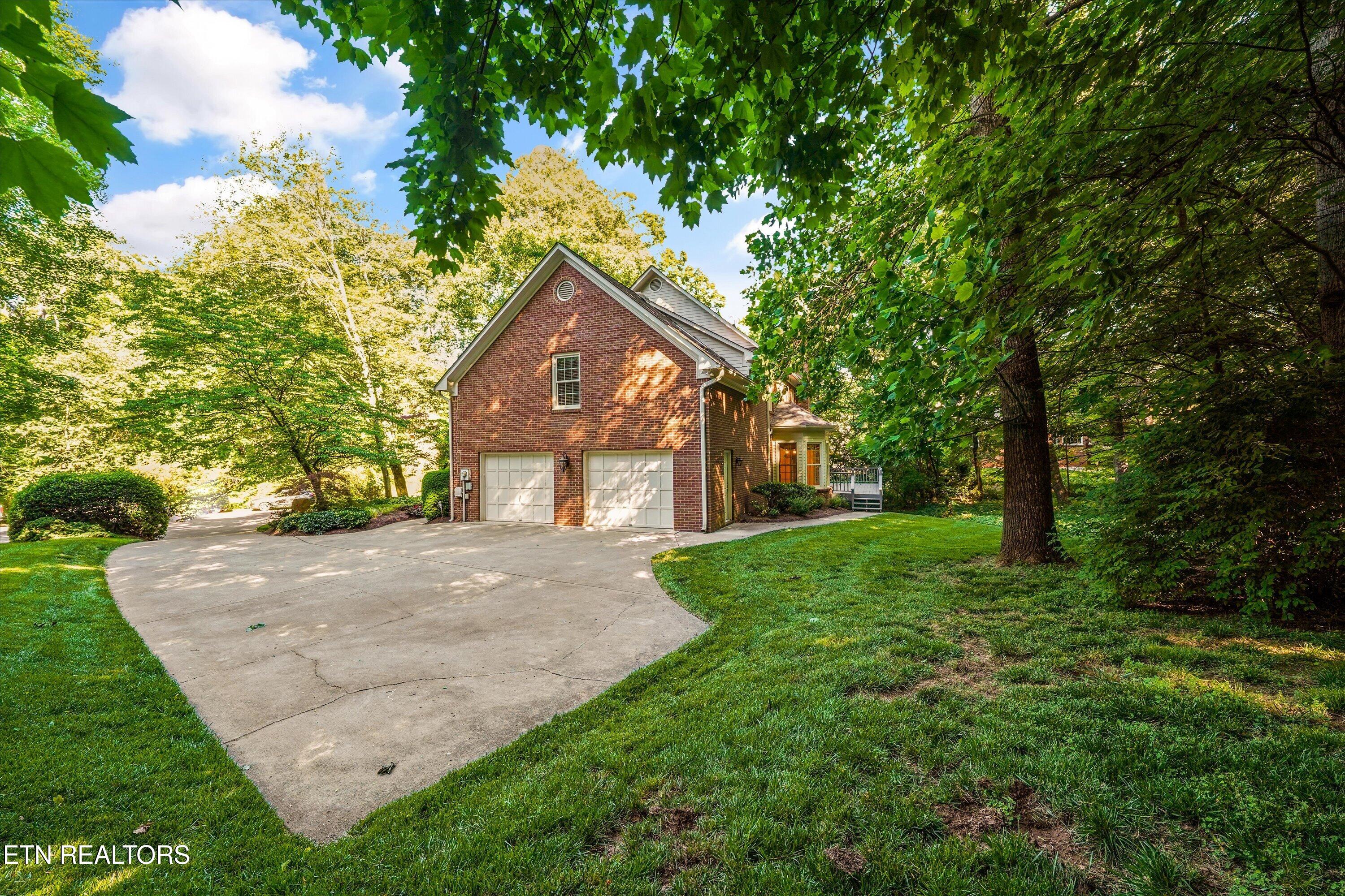 704 El Monte Circle