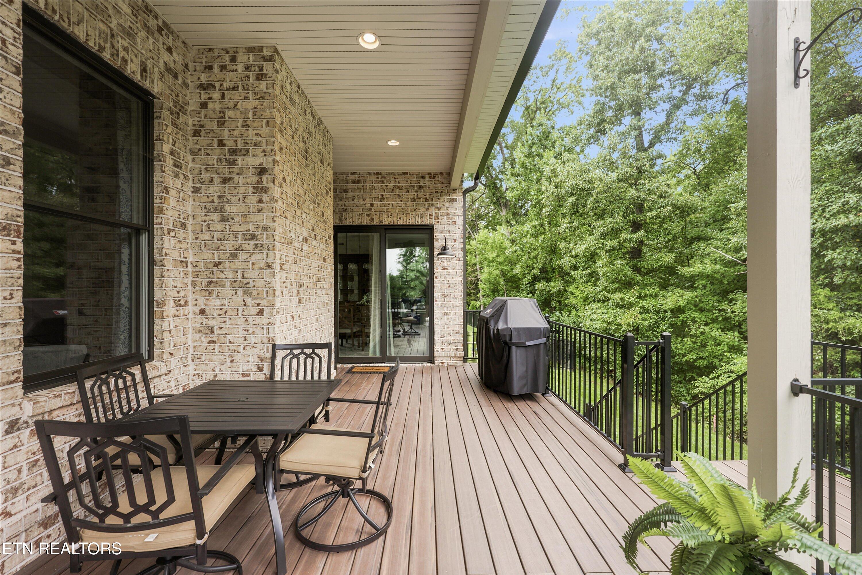 12424 English Laurel Lane