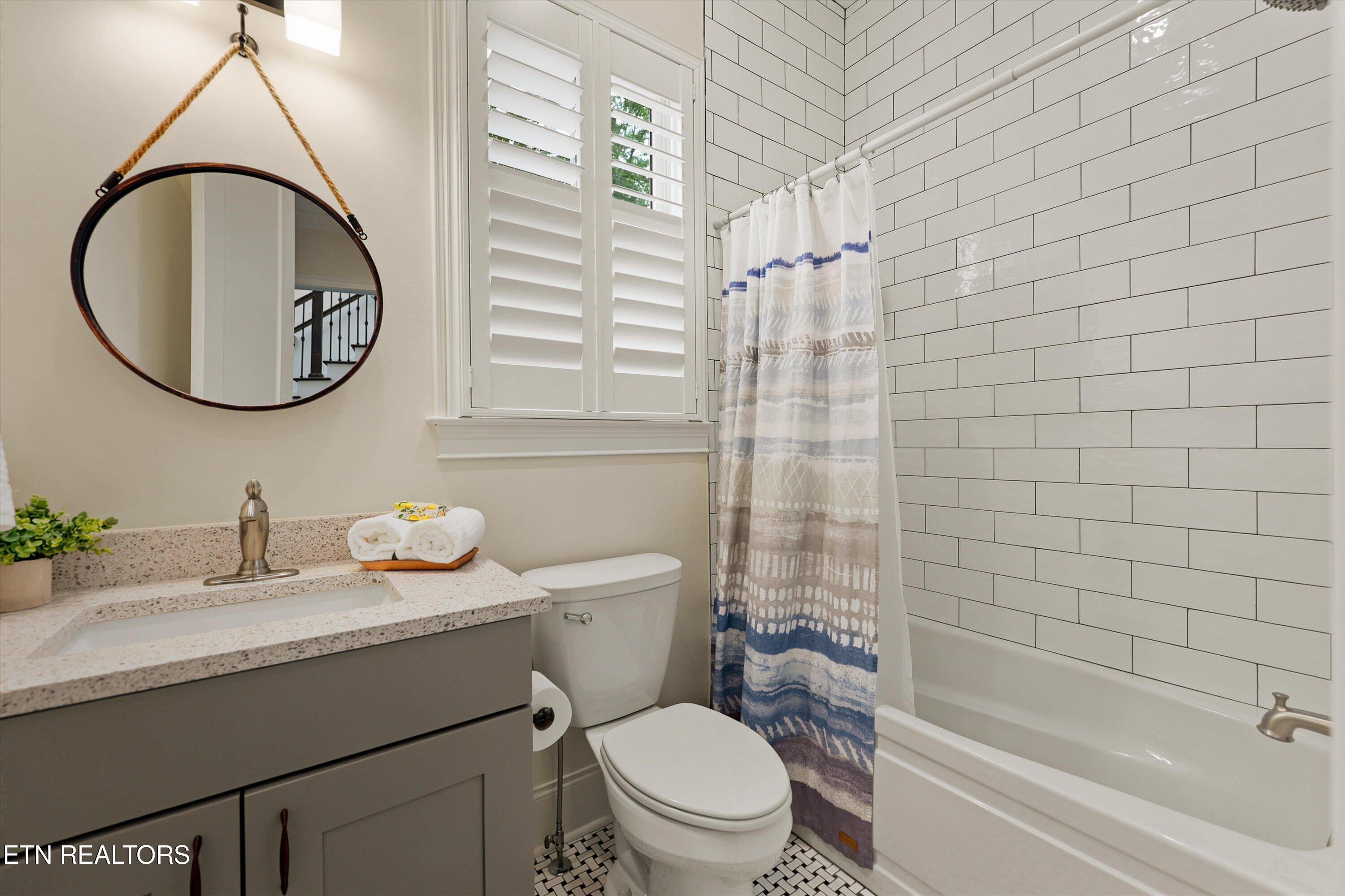 12424 English Laurel Lane