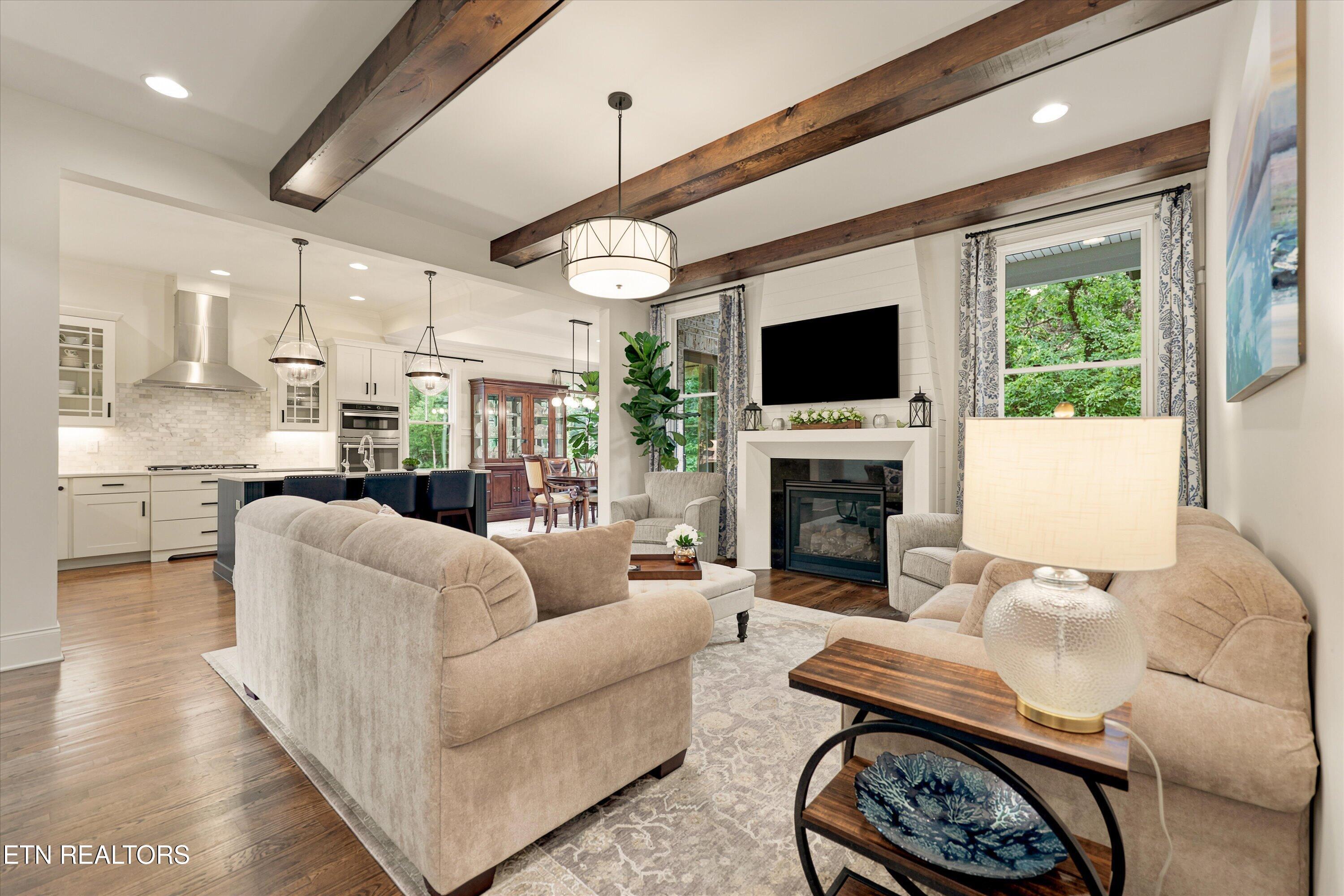 12424 English Laurel Lane