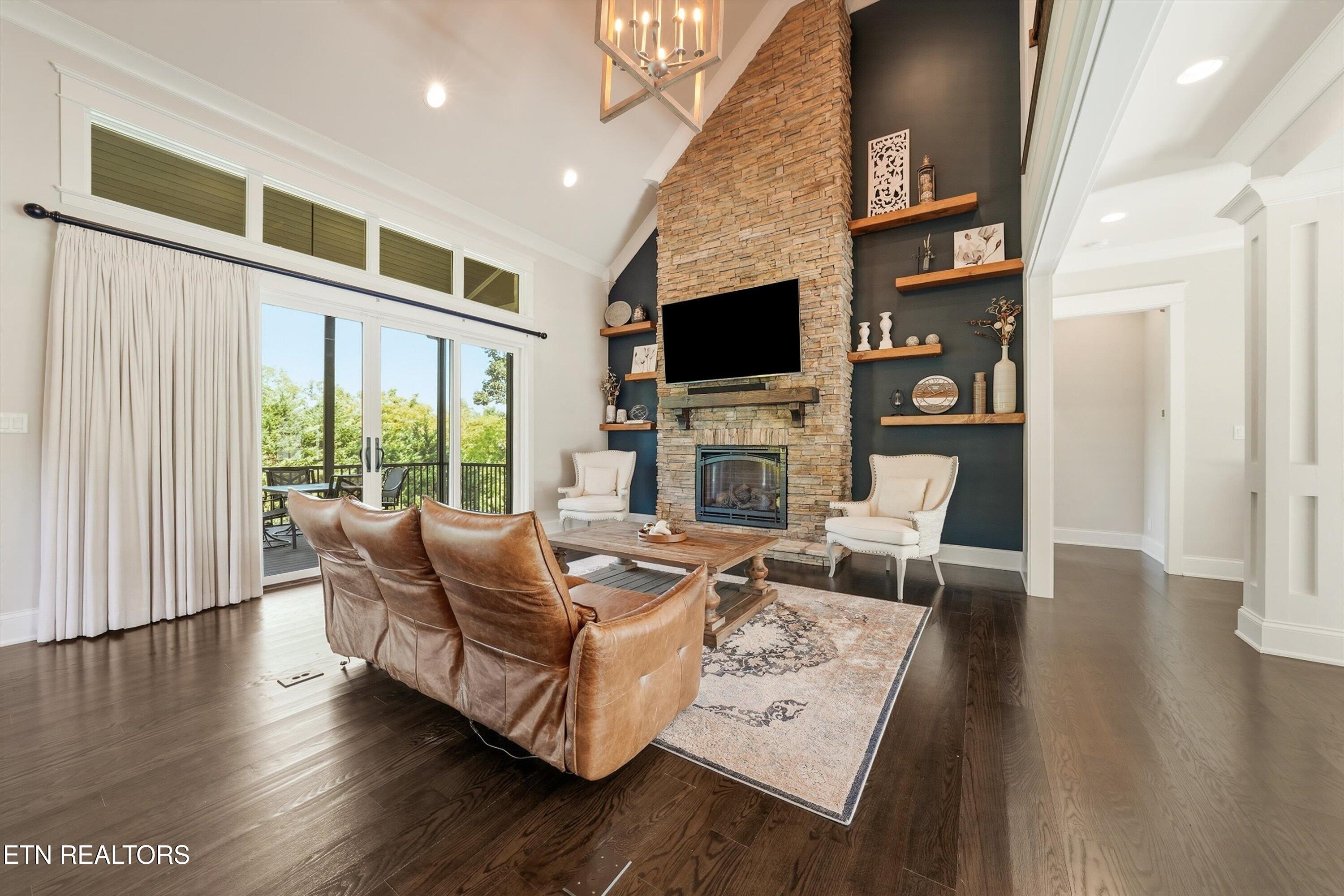 404 Stone Villa Lane