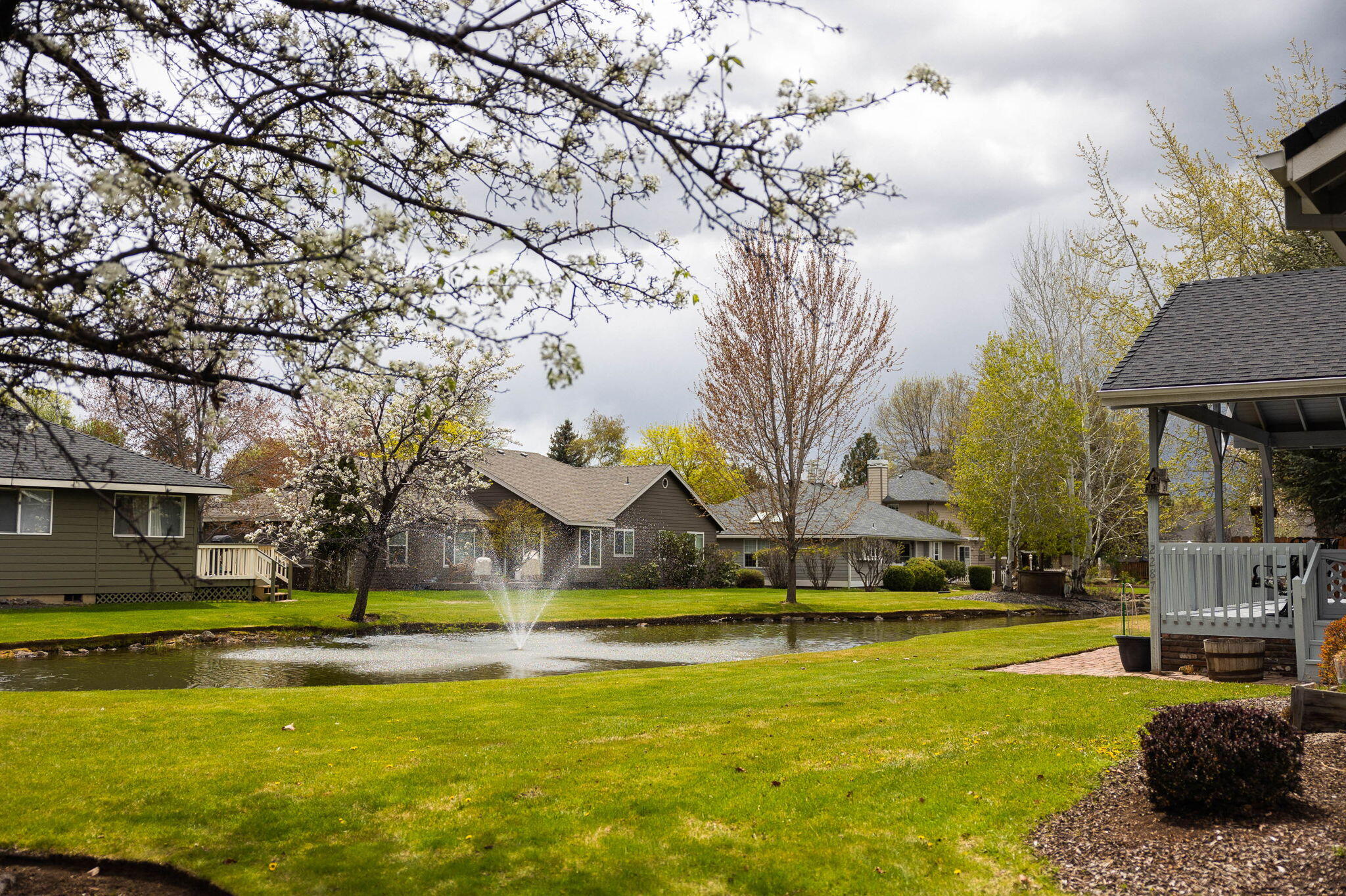 2287 NE Lakeridge Drive