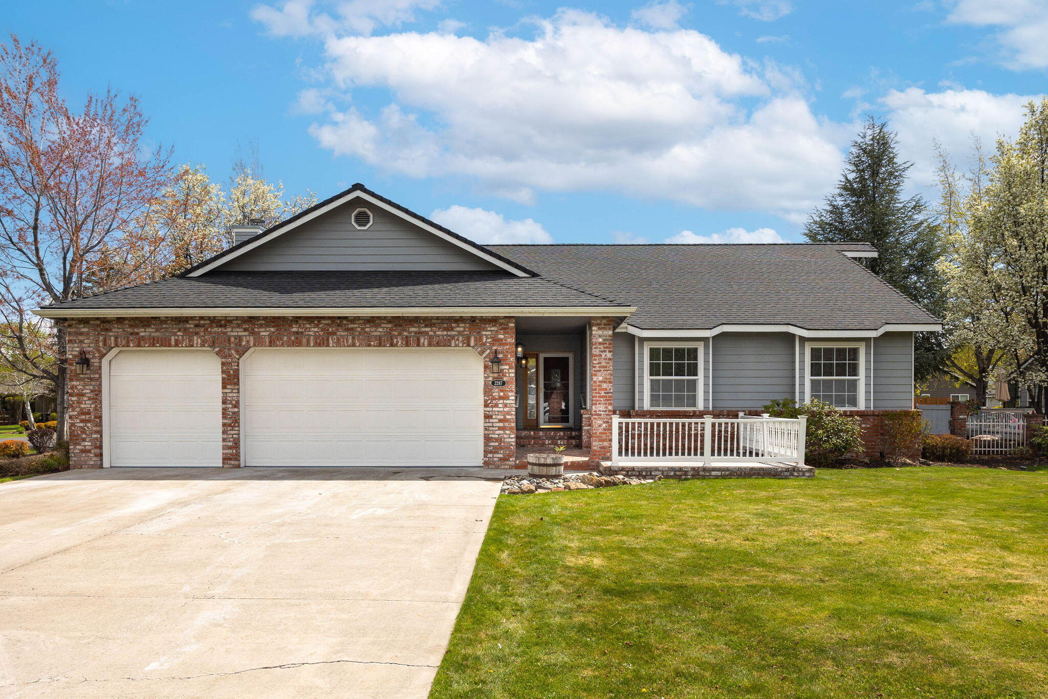 2287 NE Lakeridge Drive