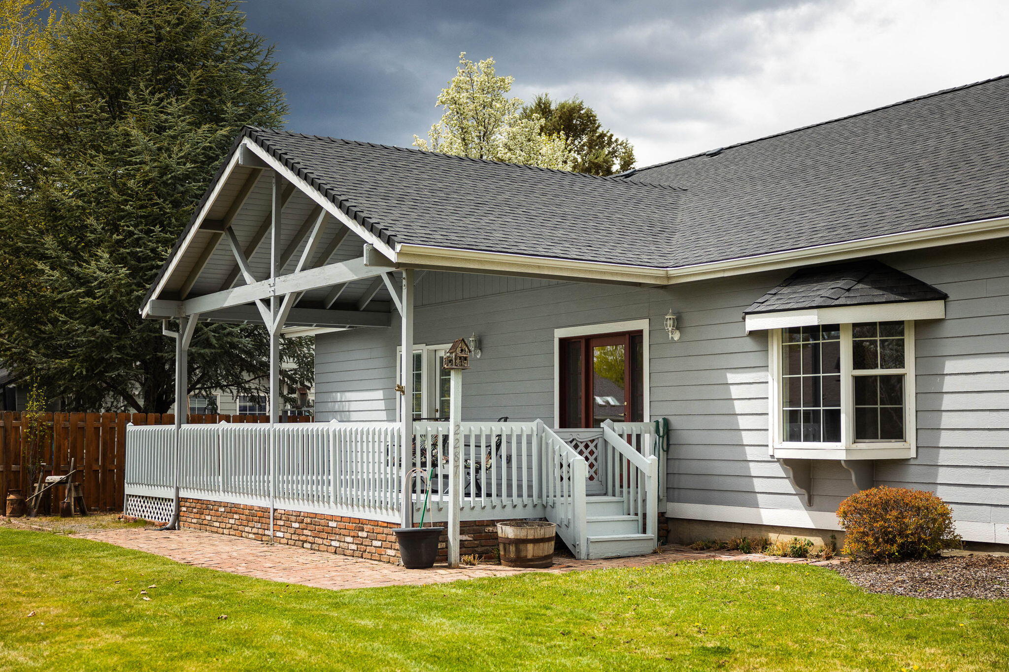 2287 NE Lakeridge Drive