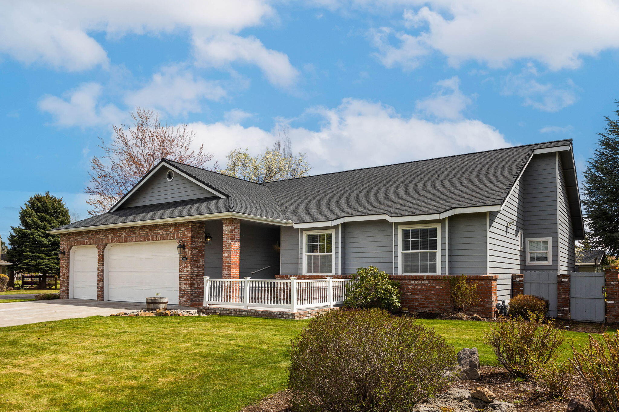 2287 NE Lakeridge Drive