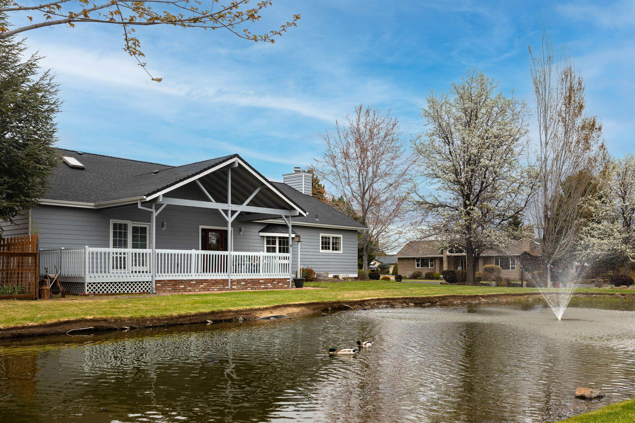 2287 NE Lakeridge Drive