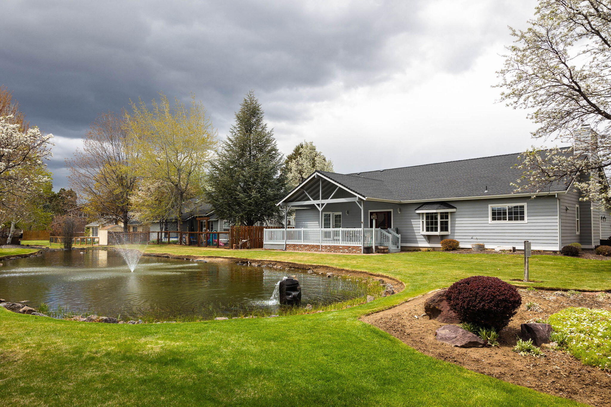 2287 NE Lakeridge Drive