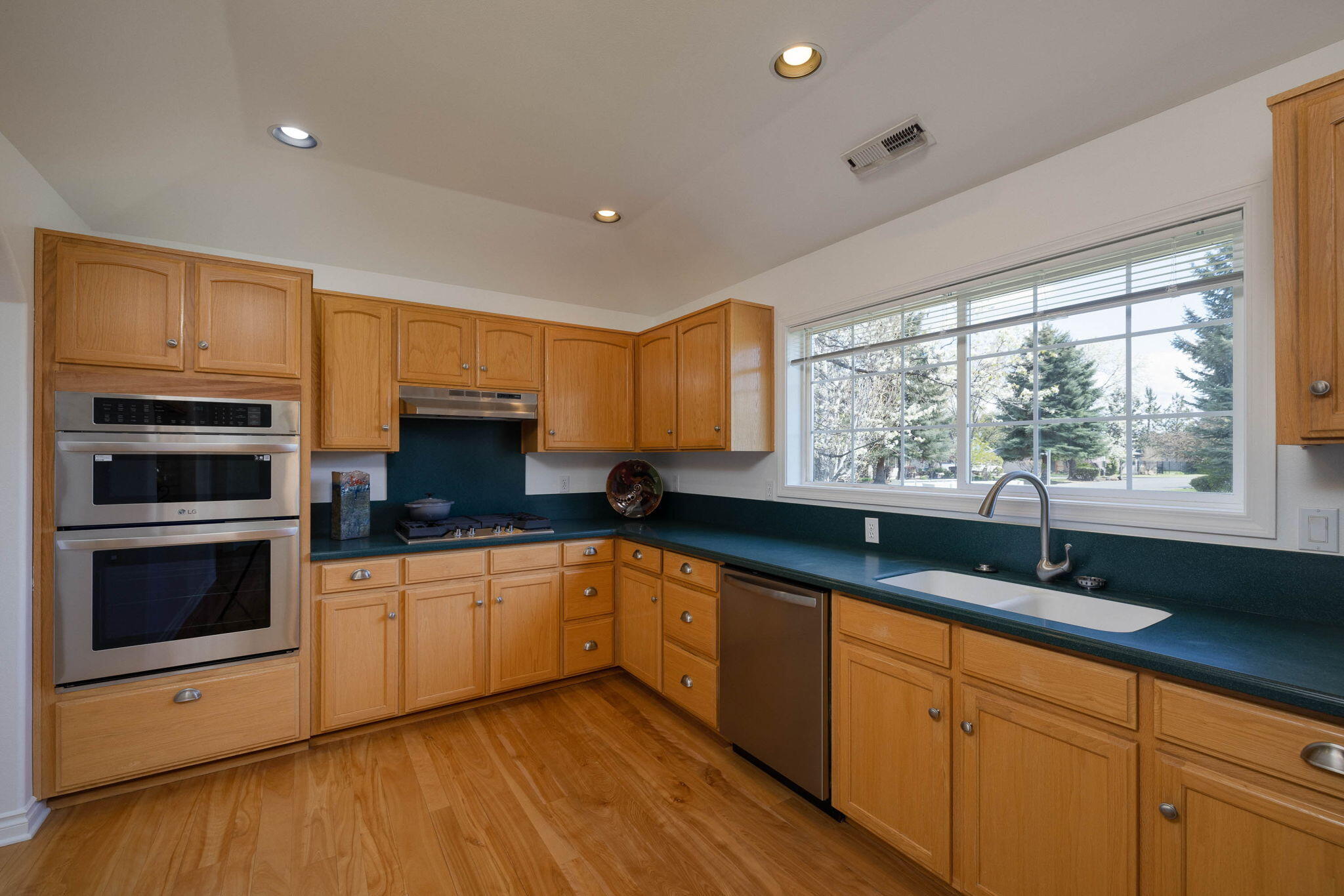 2287 NE Lakeridge Drive