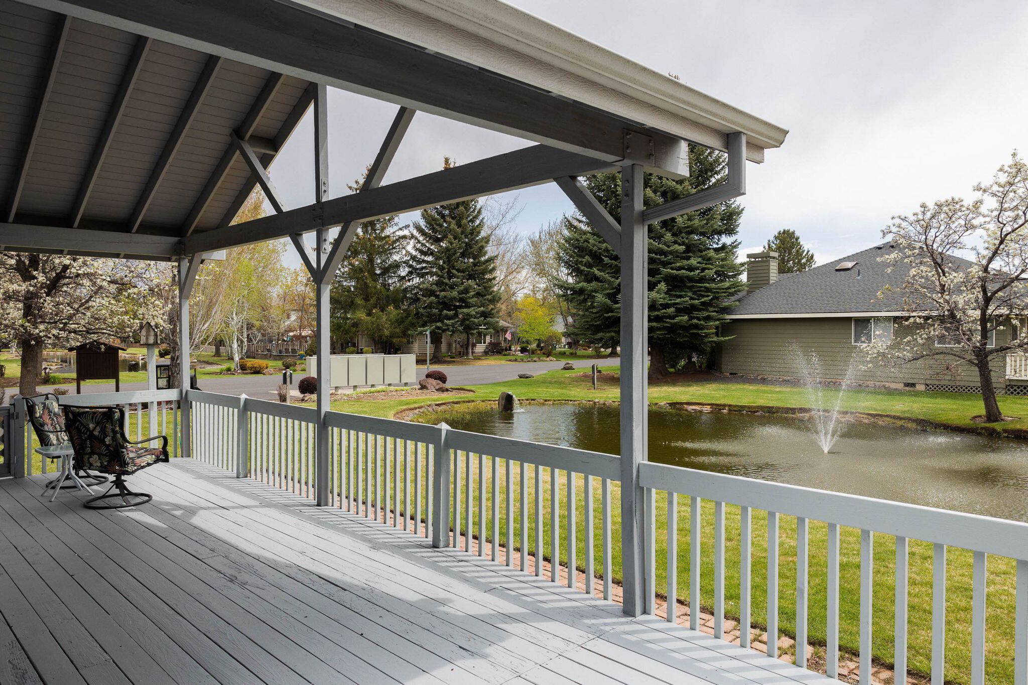 2287 NE Lakeridge Drive