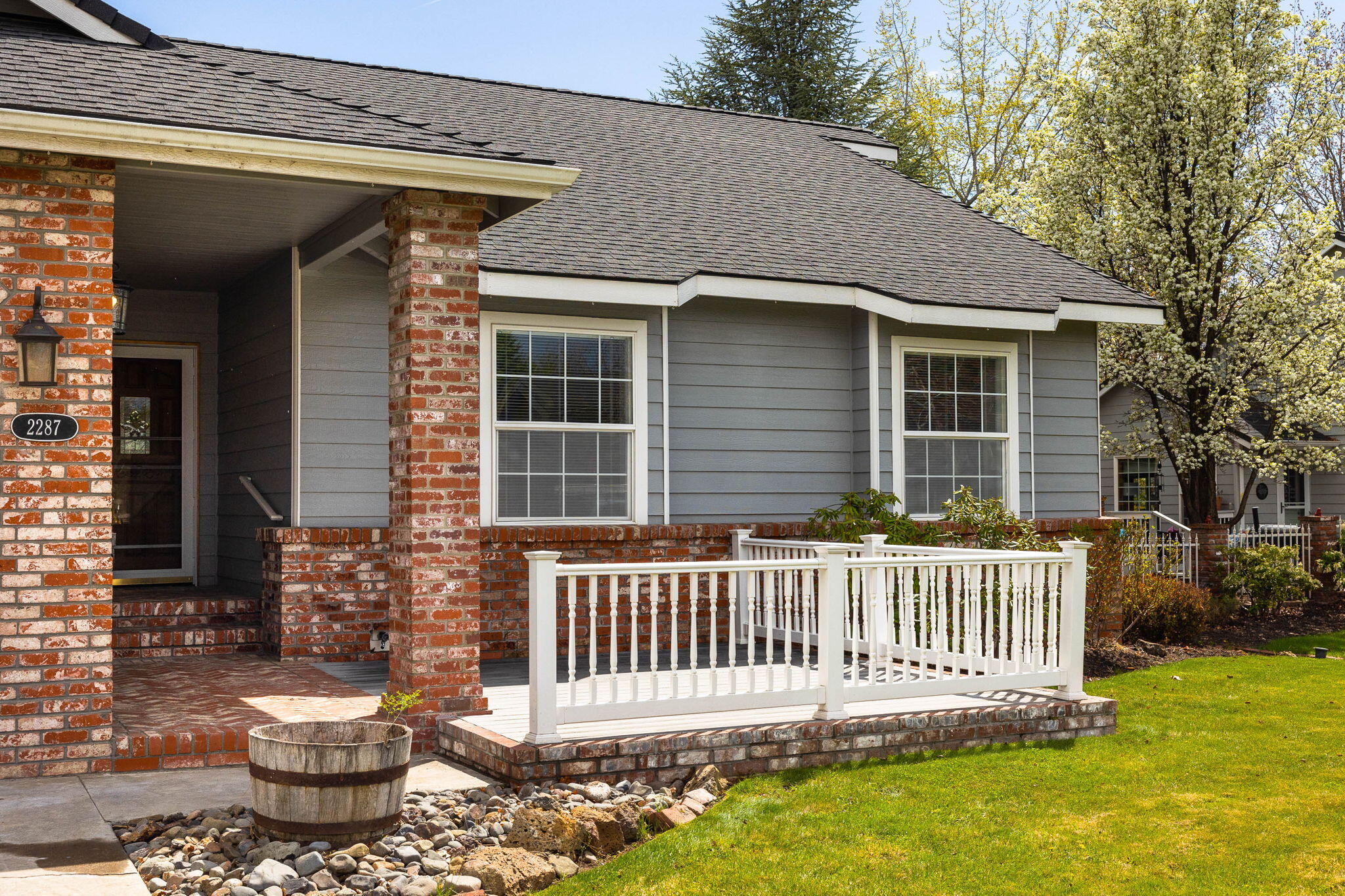 2287 NE Lakeridge Drive