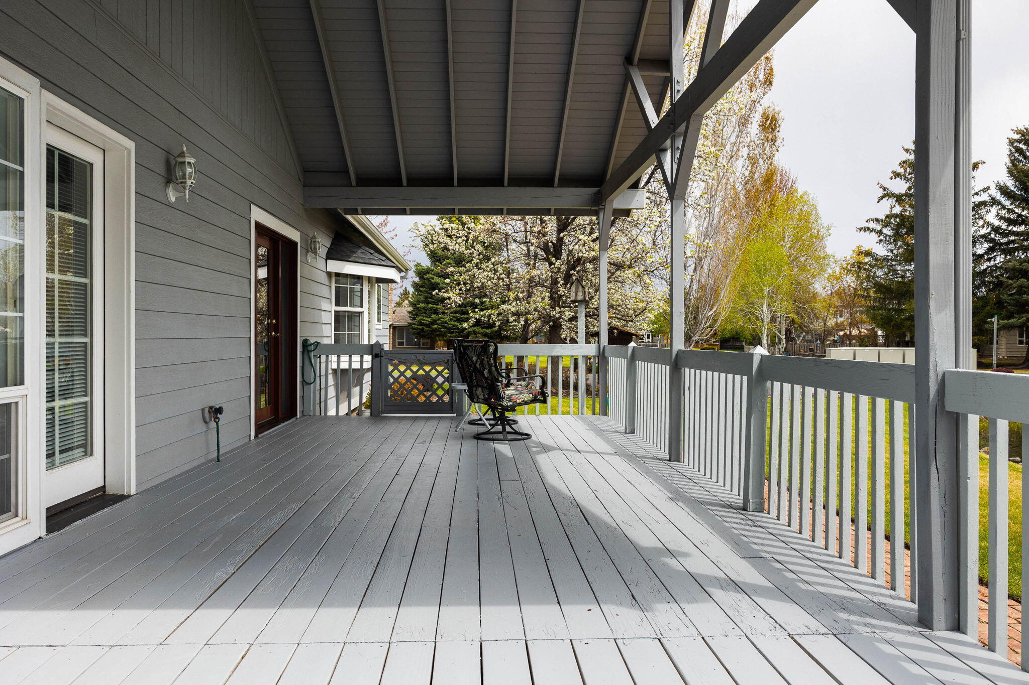 2287 NE Lakeridge Drive