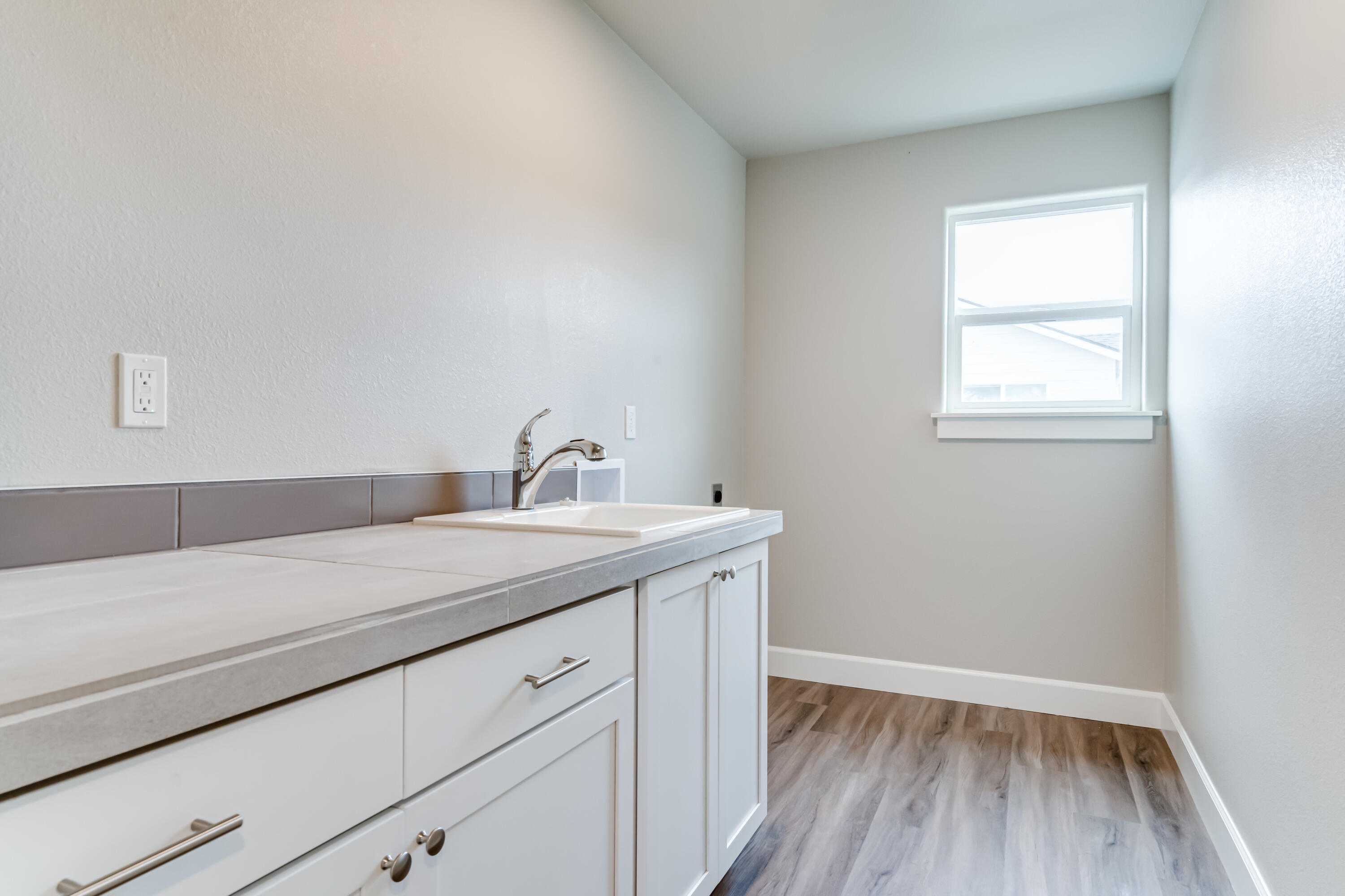 1086 NW Walnut Avenue, 72