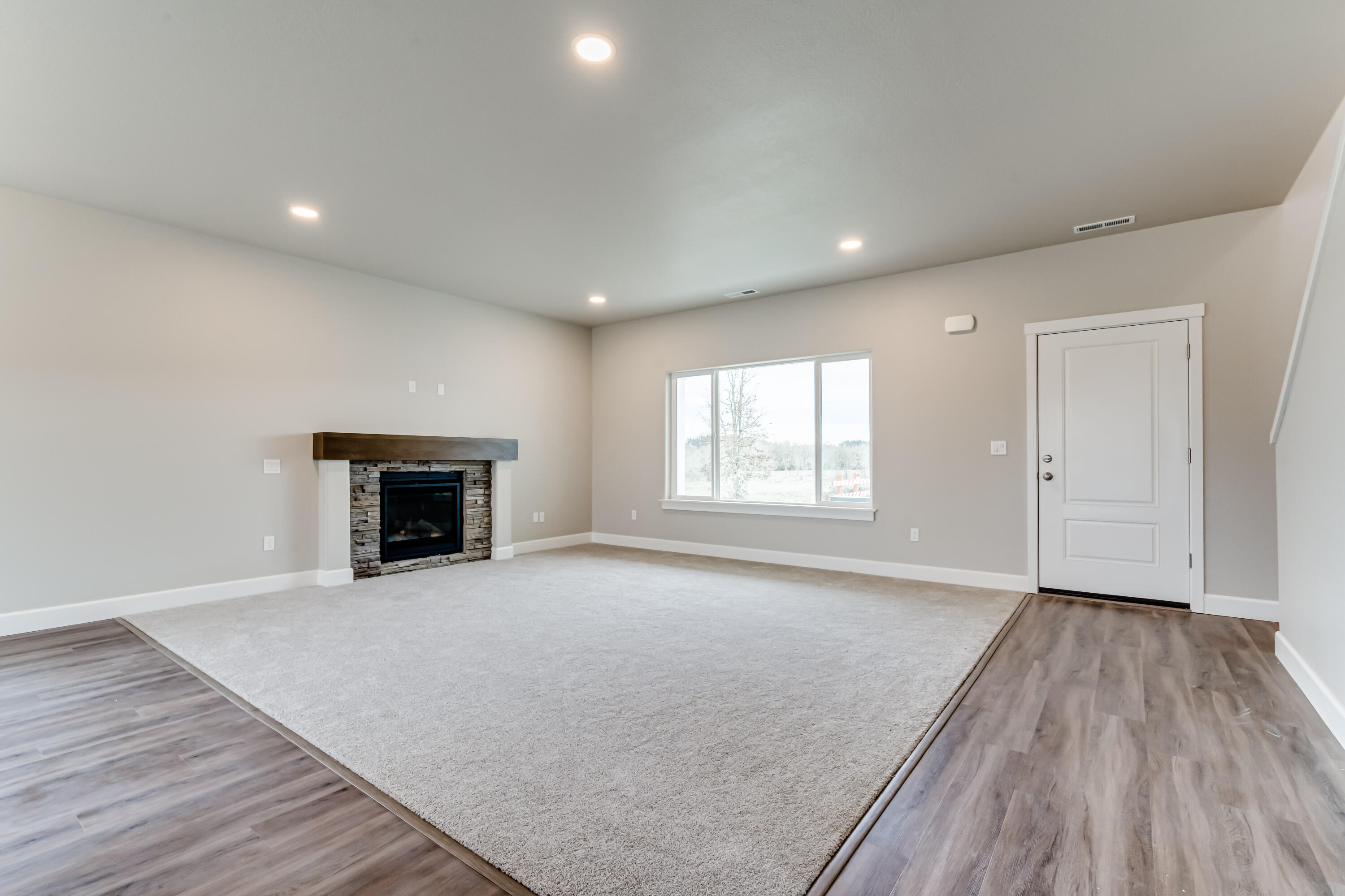 1086 NW Walnut Avenue, 72