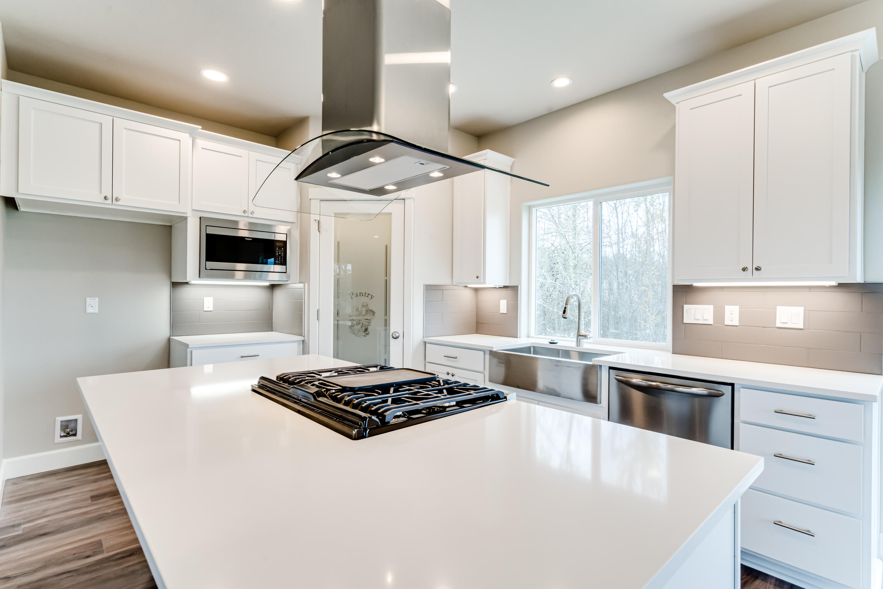 1086 NW Walnut Avenue, 72
