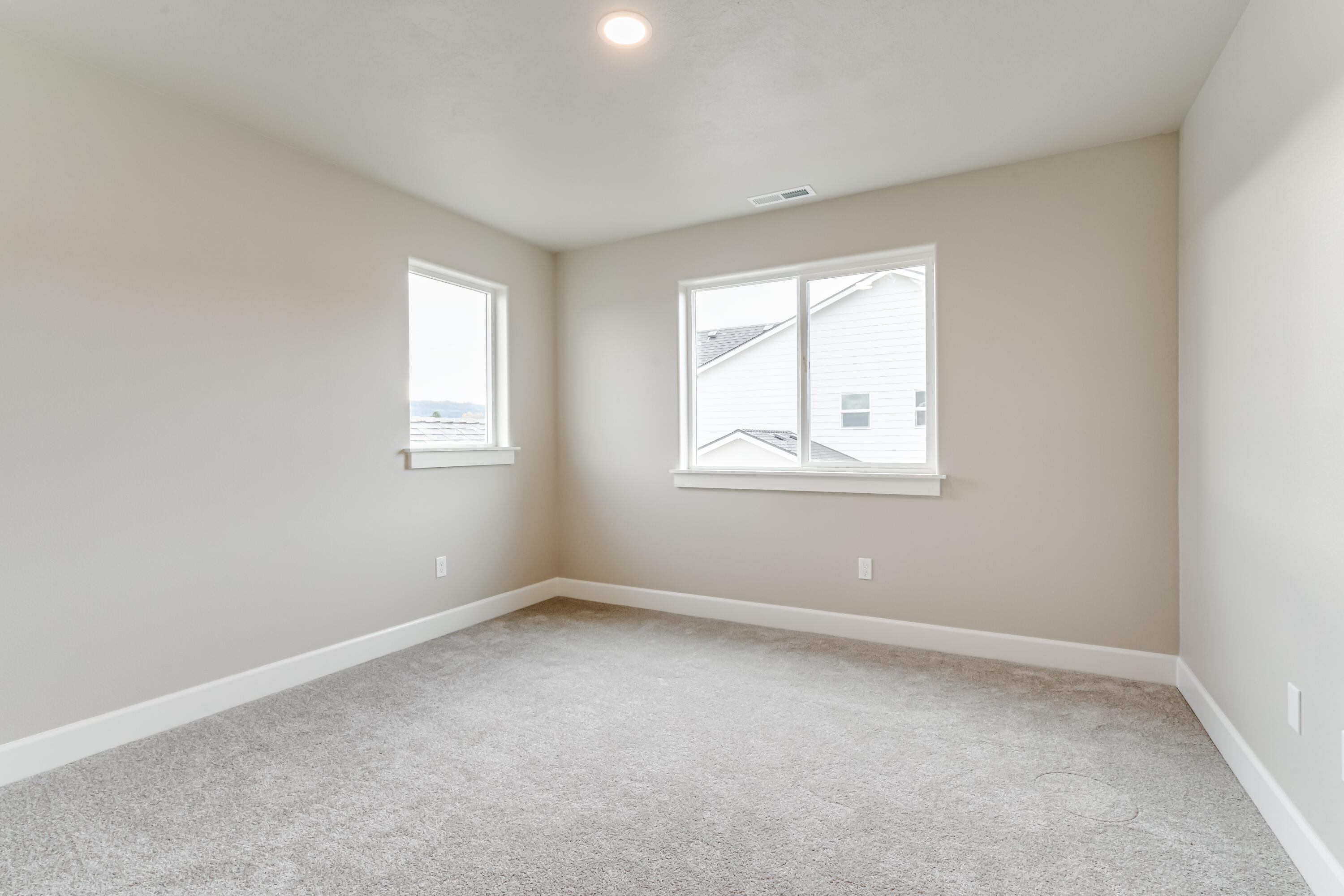 1086 NW Walnut Avenue, 72