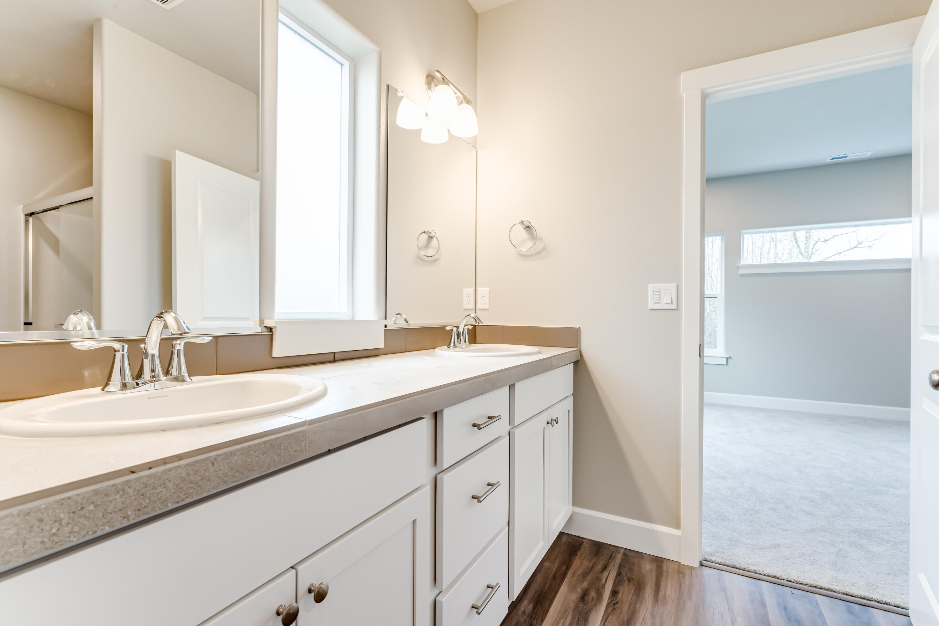 1086 NW Walnut Avenue, 72